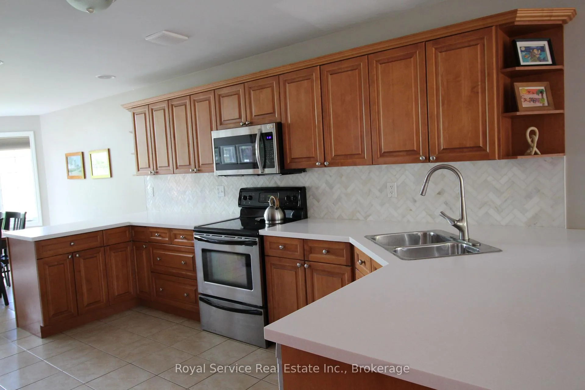 Photo 3 of 1031 Otto Drive, Cobourg — HOMEH