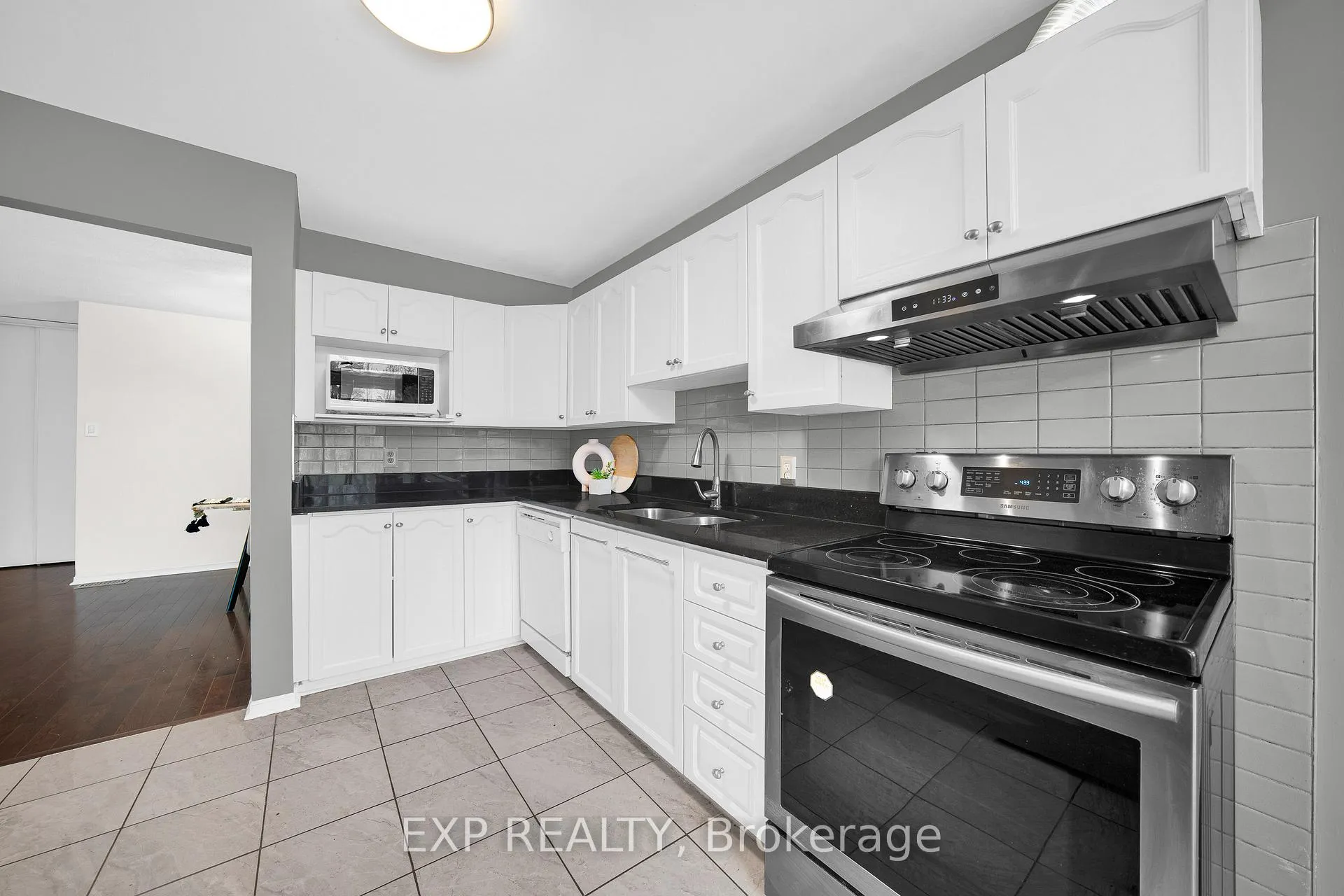 Photo 11 of 66 Kimbolton Crescent, Ottawa, Kanata - Morgan's Grant/South March — HOMEH
