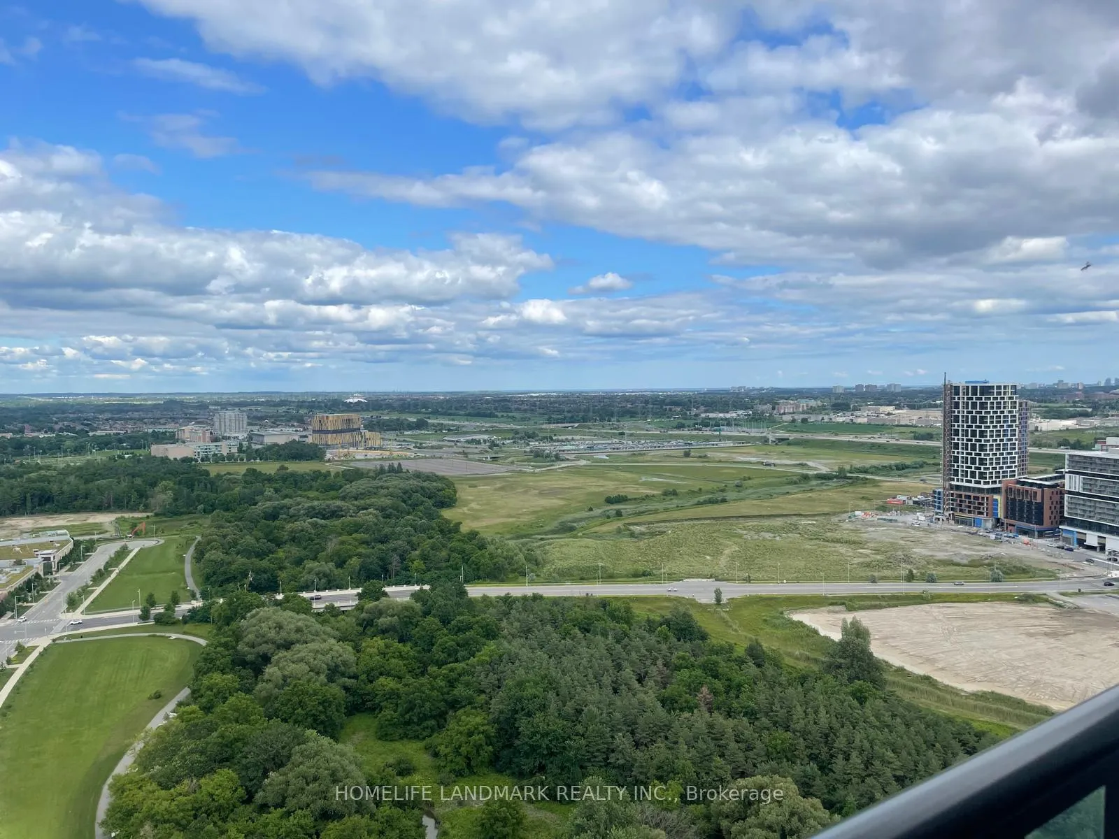 Photo 5 of 8 Water Walk Drive, Markham, Unionville — HOMEH