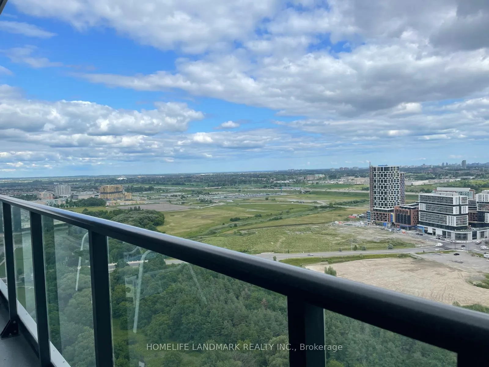 Photo 6 of 8 Water Walk Drive, Markham, Unionville — HOMEH