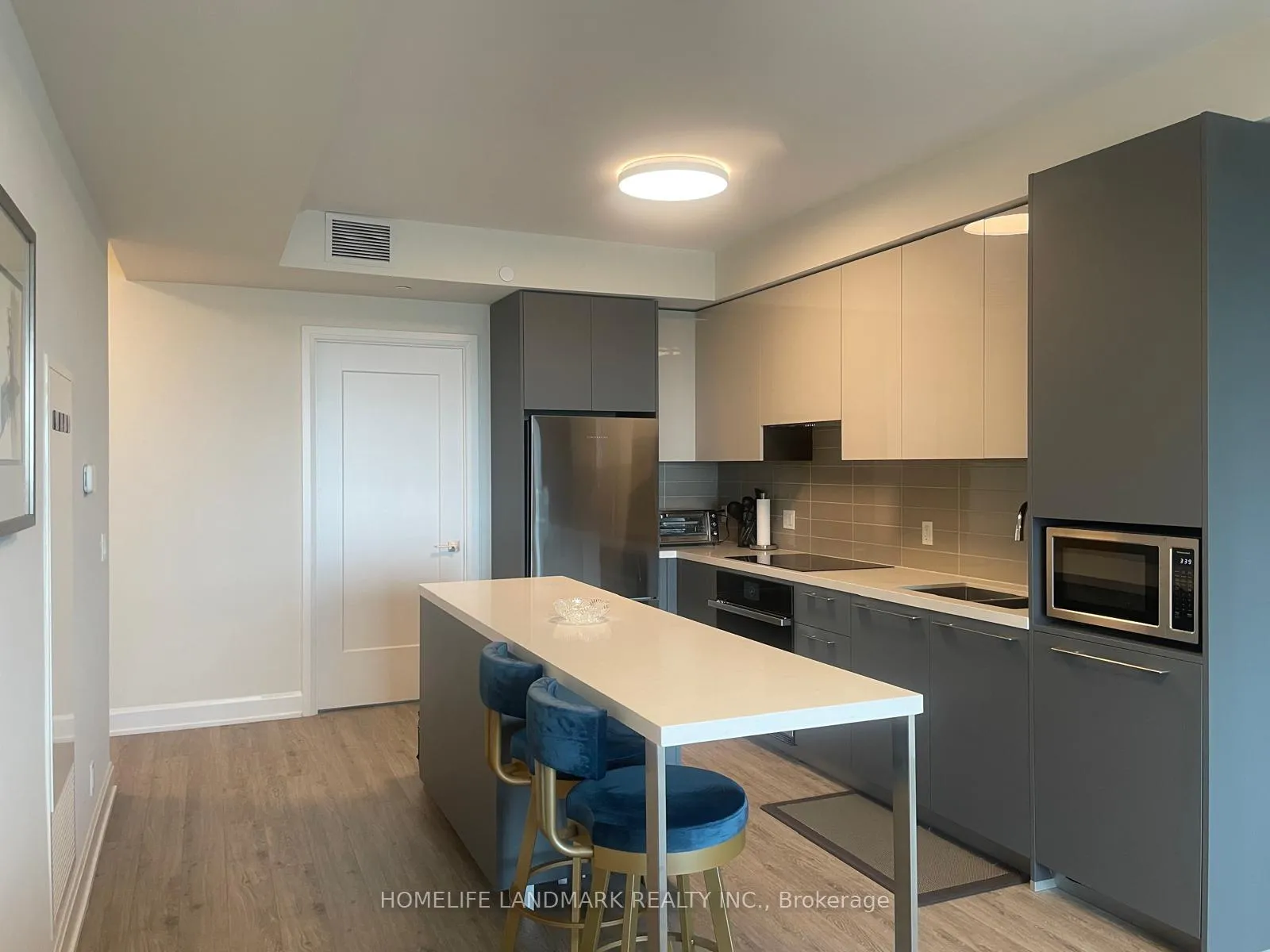 Photo 10 of 8 Water Walk Drive, Markham, Unionville — HOMEH