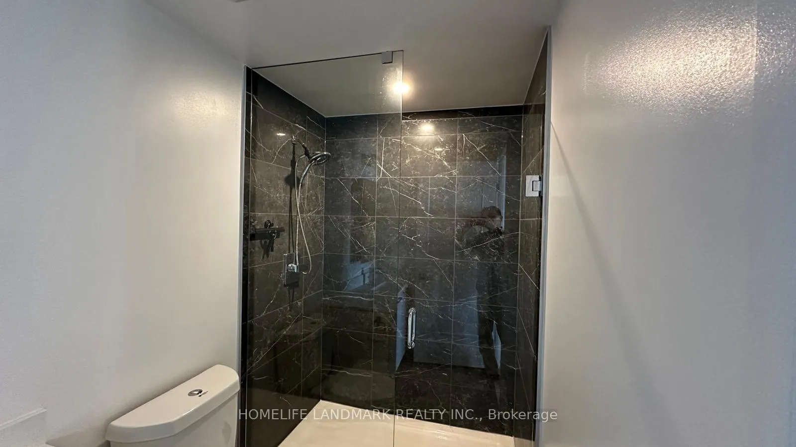 Photo 15 of 8 Water Walk Drive, Markham, Unionville — HOMEH
