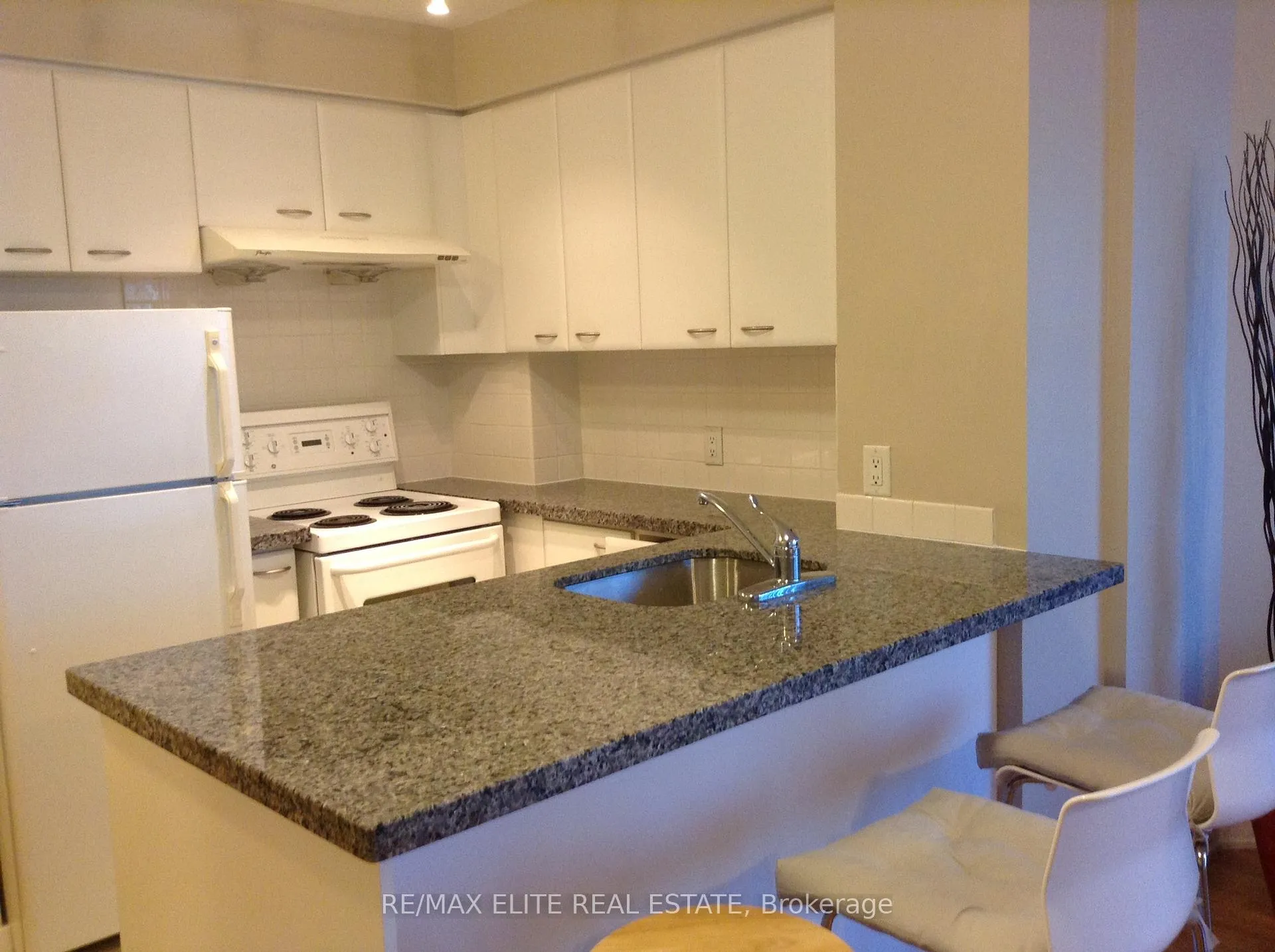 Photo 5 of Unit 912, 36 Lee Centre Drive, Scarborough, Woburn — HOMEH