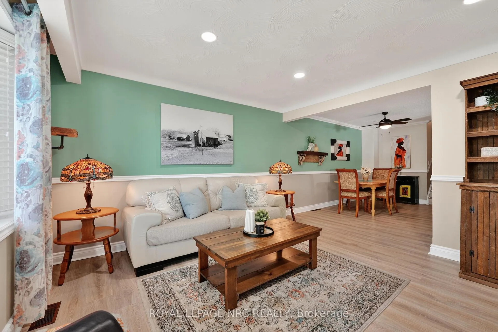 Photo 6 of 4451 Meadowvale Drive, Niagara Falls, Morrison — HOMEH