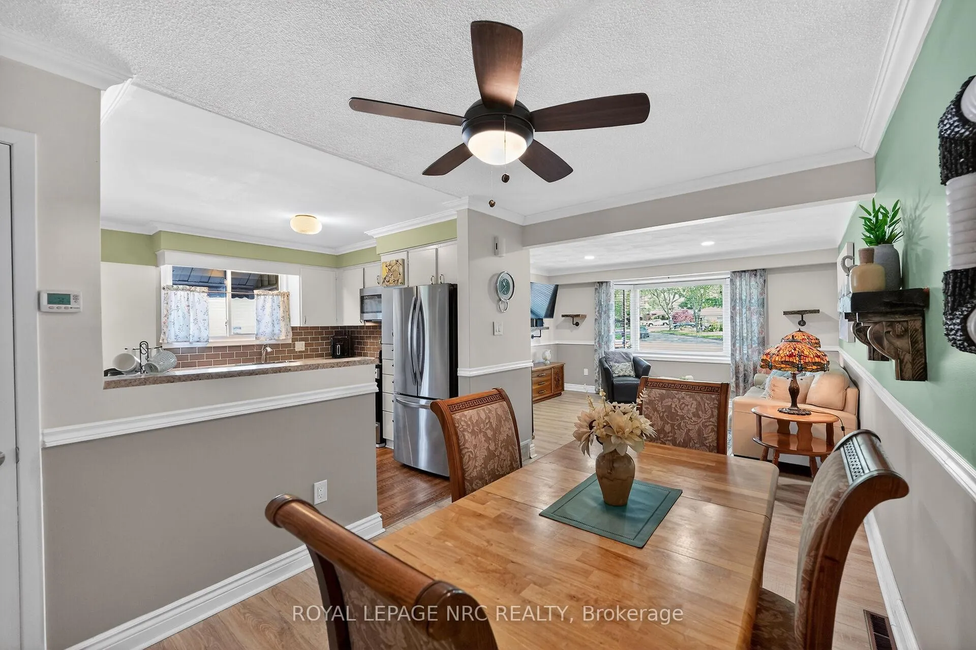 Photo 8 of 4451 Meadowvale Drive, Niagara Falls, Morrison — HOMEH