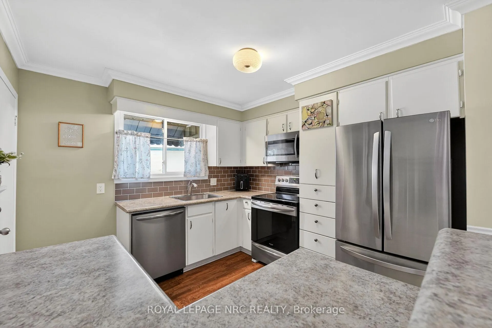 Photo 9 of 4451 Meadowvale Drive, Niagara Falls, Morrison — HOMEH