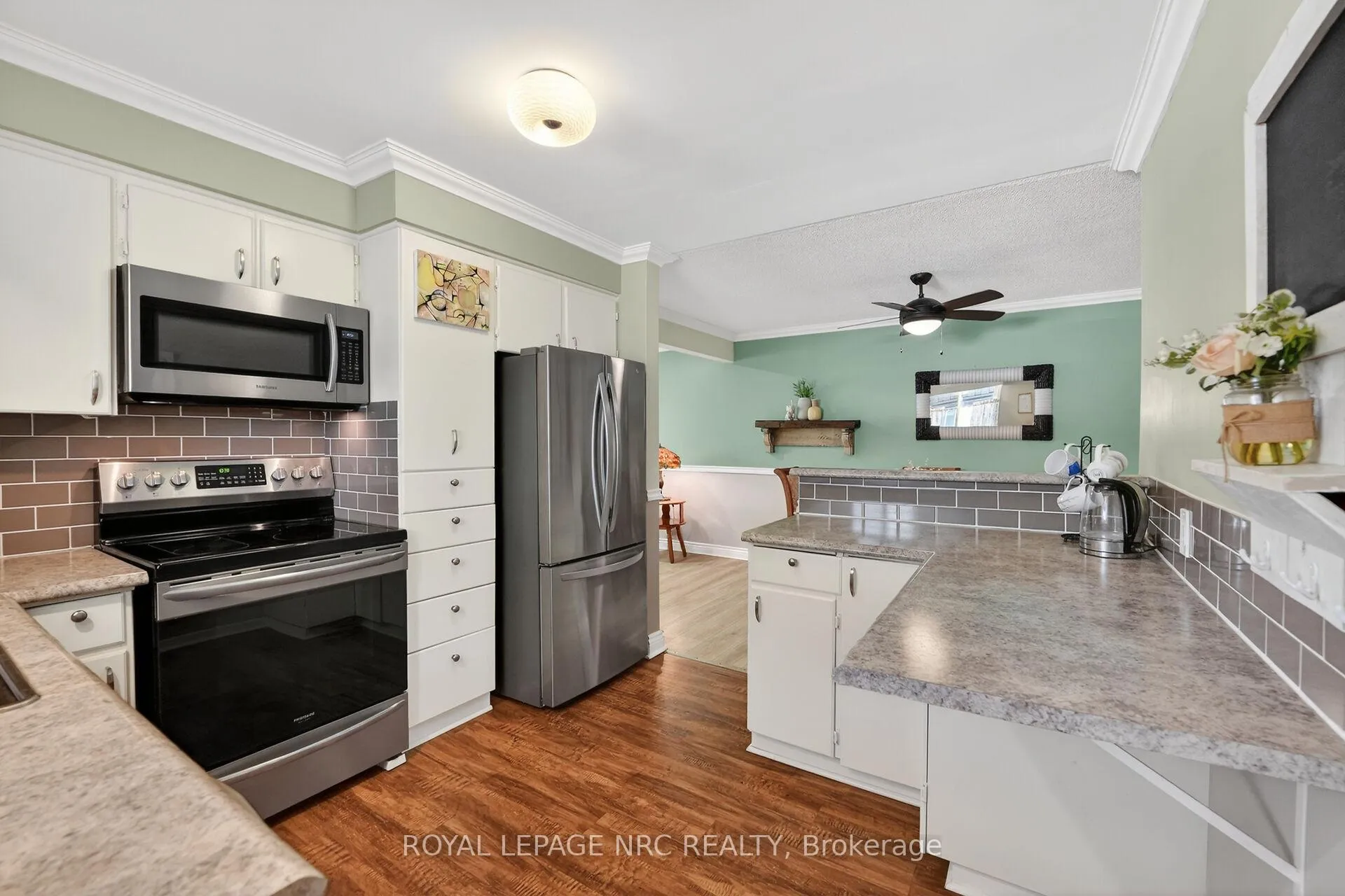 Photo 10 of 4451 Meadowvale Drive, Niagara Falls, Morrison — HOMEH
