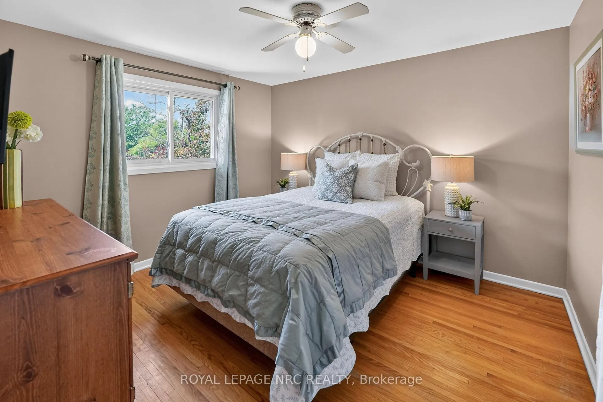 Photo 12 of 4451 Meadowvale Drive, Niagara Falls, Morrison — HOMEH
