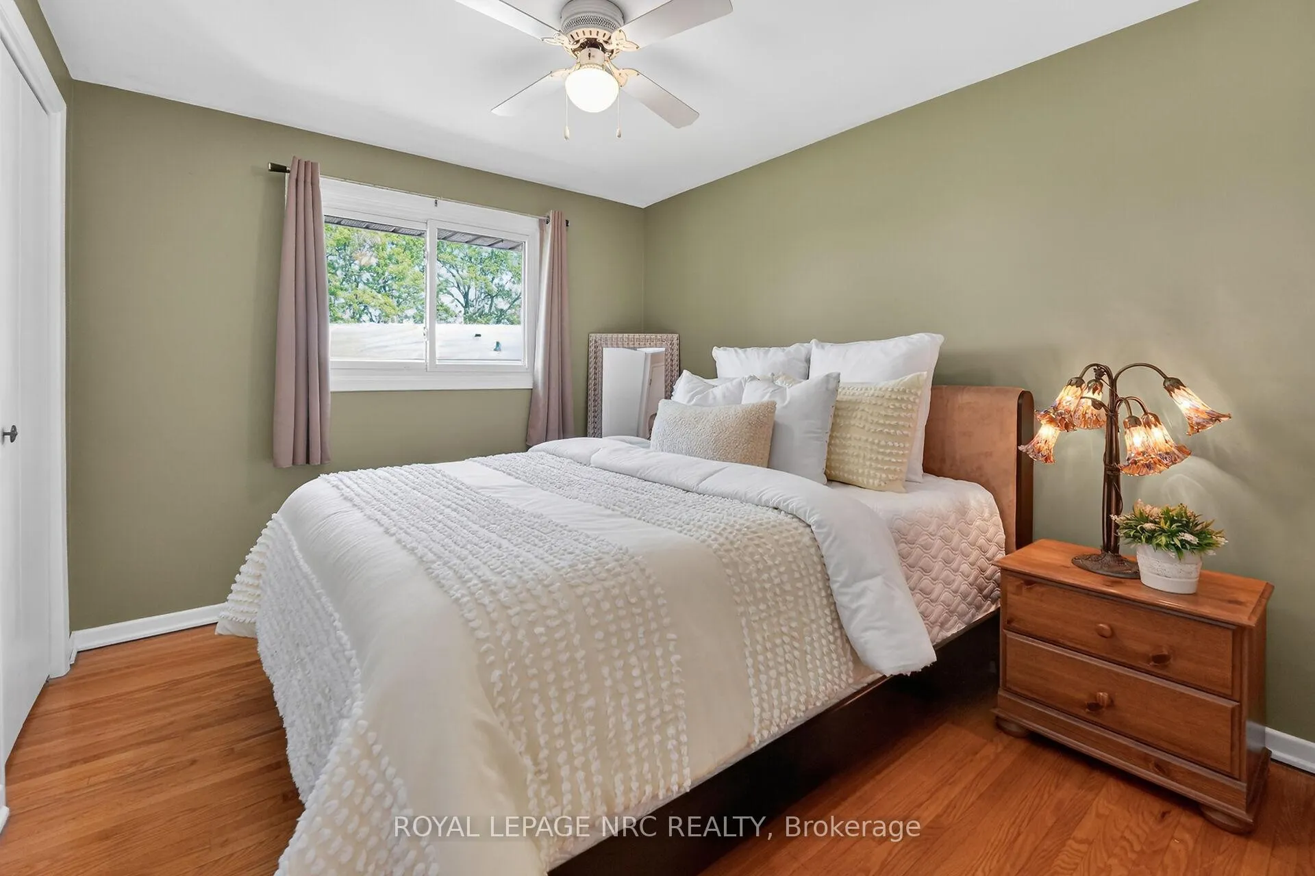 Photo 13 of 4451 Meadowvale Drive, Niagara Falls, Morrison — HOMEH