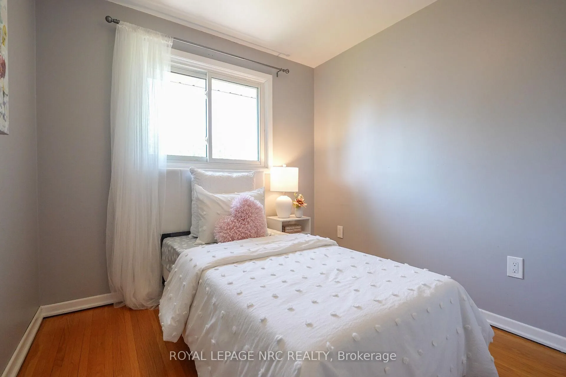 Photo 14 of 4451 Meadowvale Drive, Niagara Falls, Morrison — HOMEH