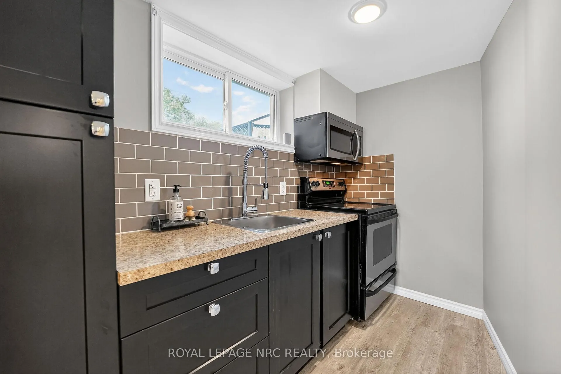 Photo 21 of 4451 Meadowvale Drive, Niagara Falls, Morrison — HOMEH