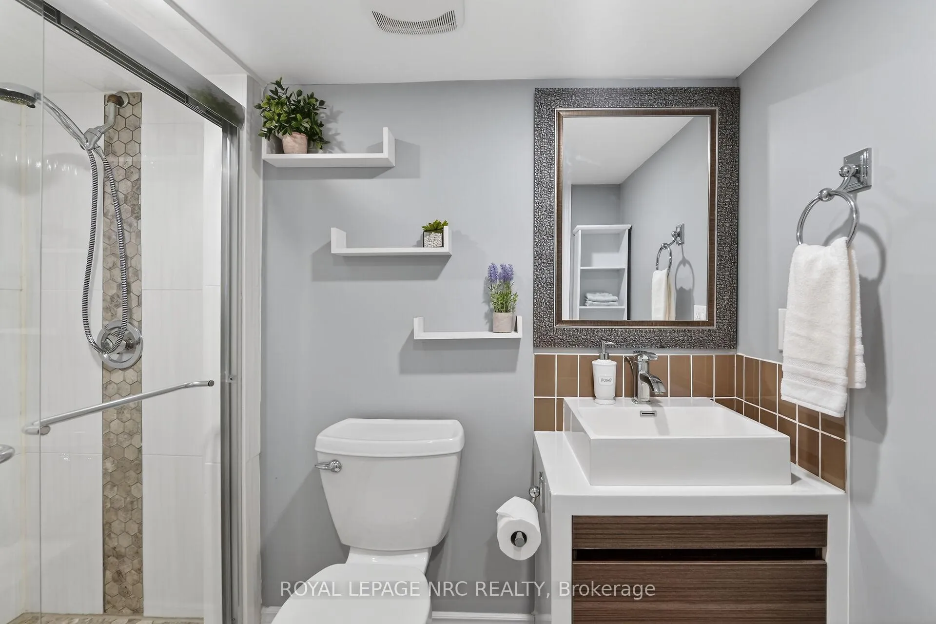 Photo 23 of 4451 Meadowvale Drive, Niagara Falls, Morrison — HOMEH