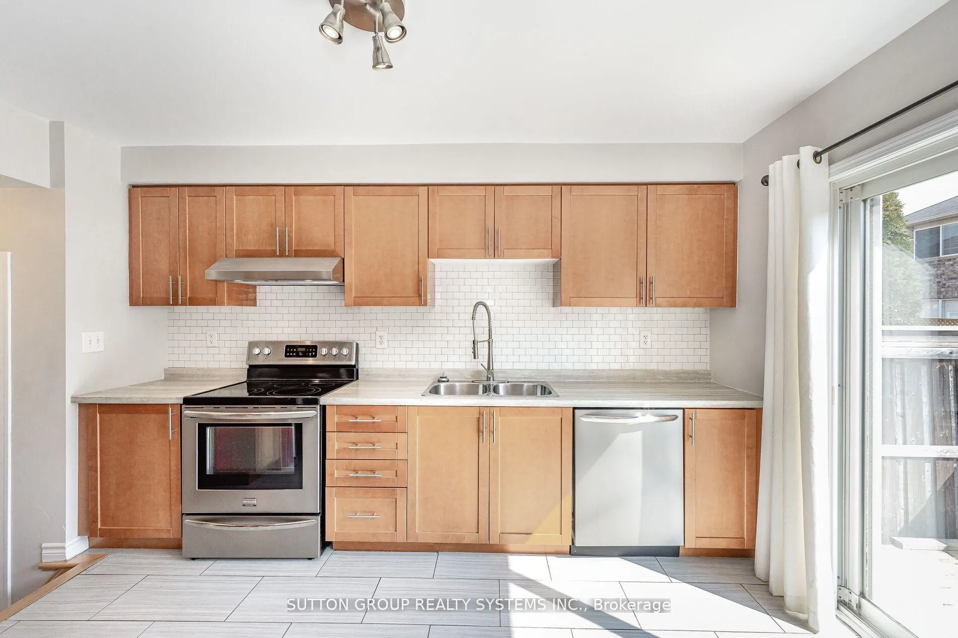 Photo 9 of 1152 Riddell Crescent, Milton, Beaty — HOMEH
