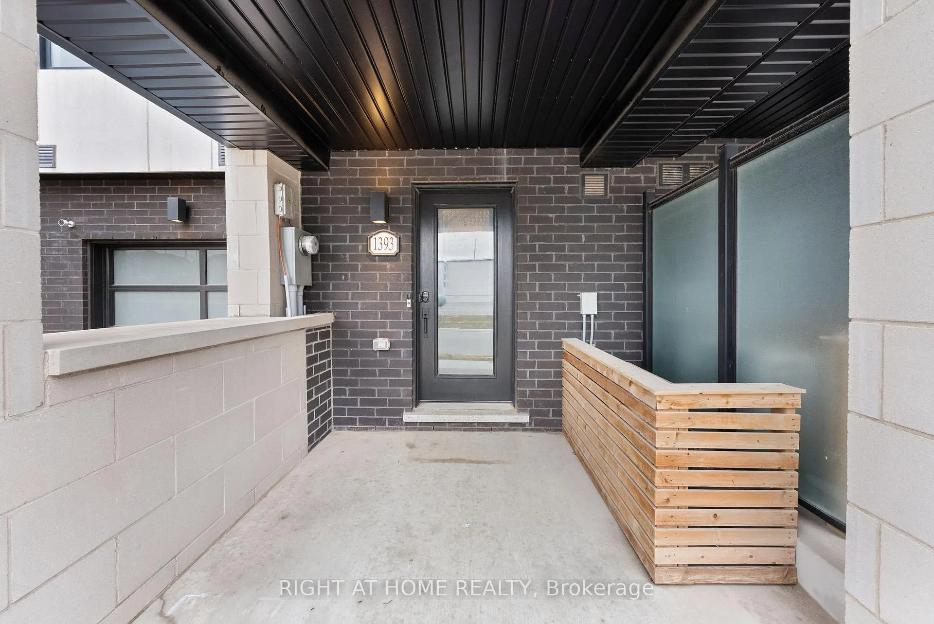Photo 2 of 1393 Clarriage Court, Milton, Ford — HOMEH
