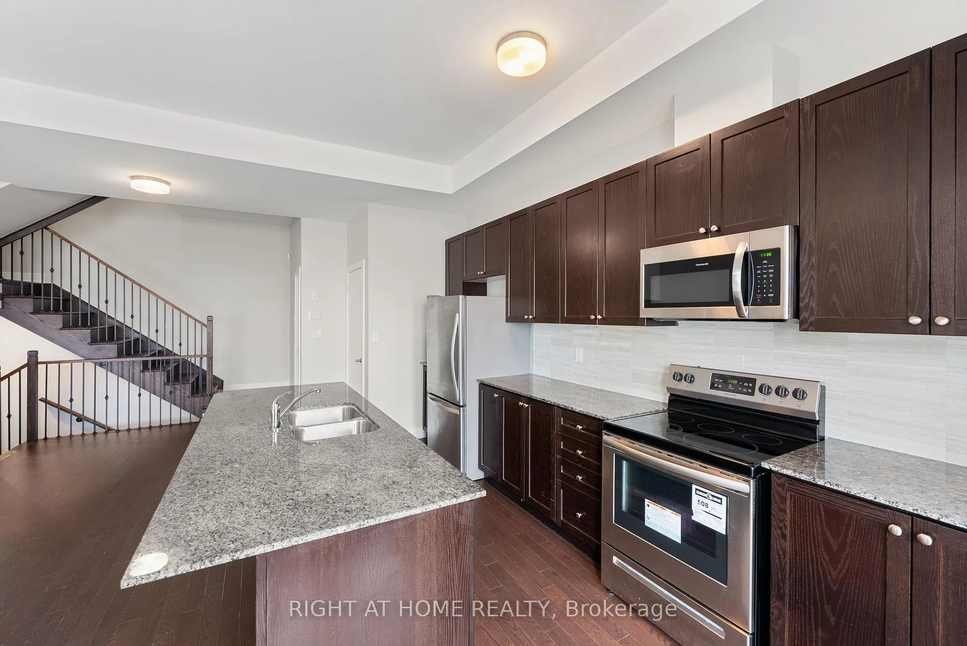 Photo 9 of 1393 Clarriage Court, Milton, Ford — HOMEH