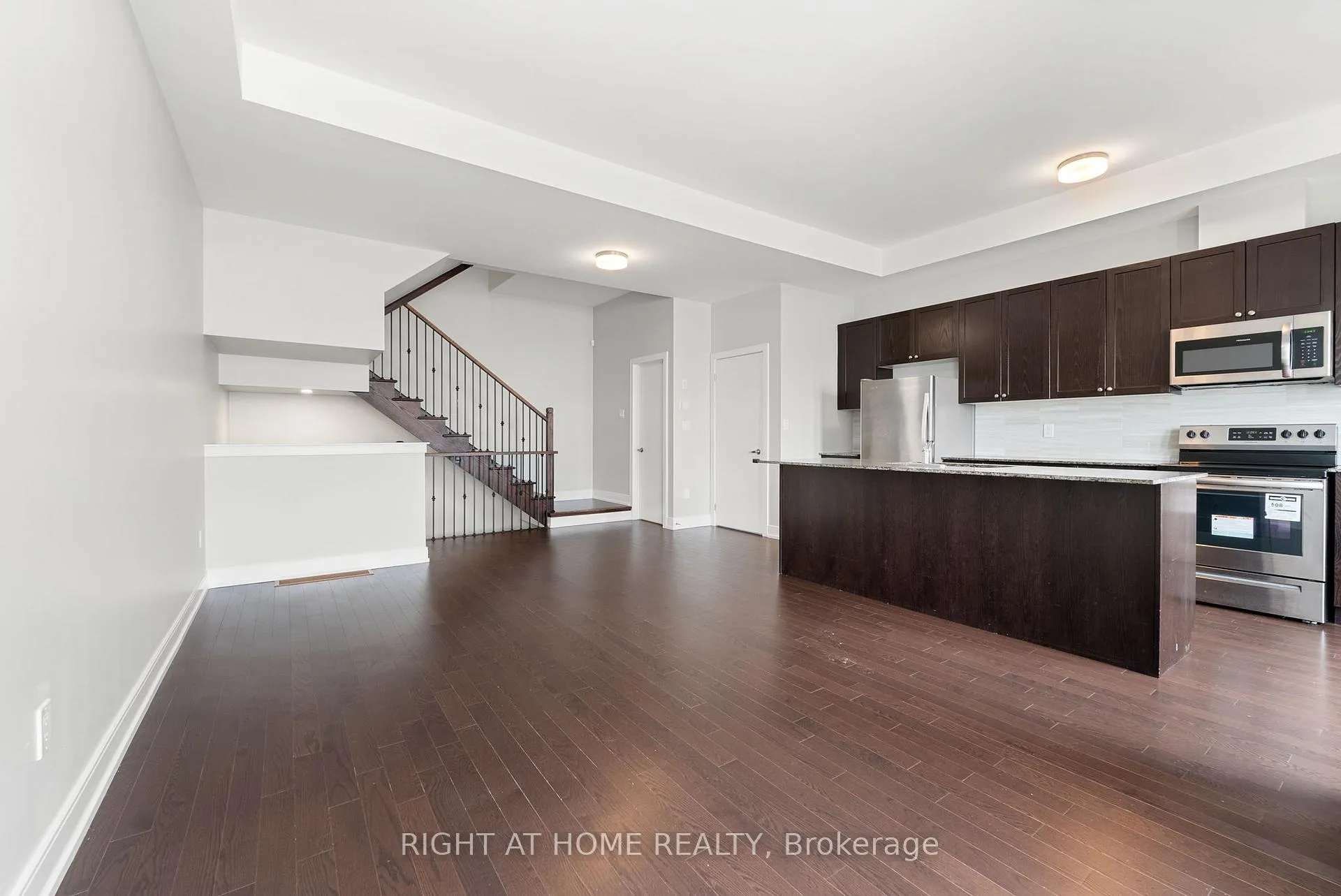 Photo 12 of 1393 Clarriage Court, Milton, Ford — HOMEH