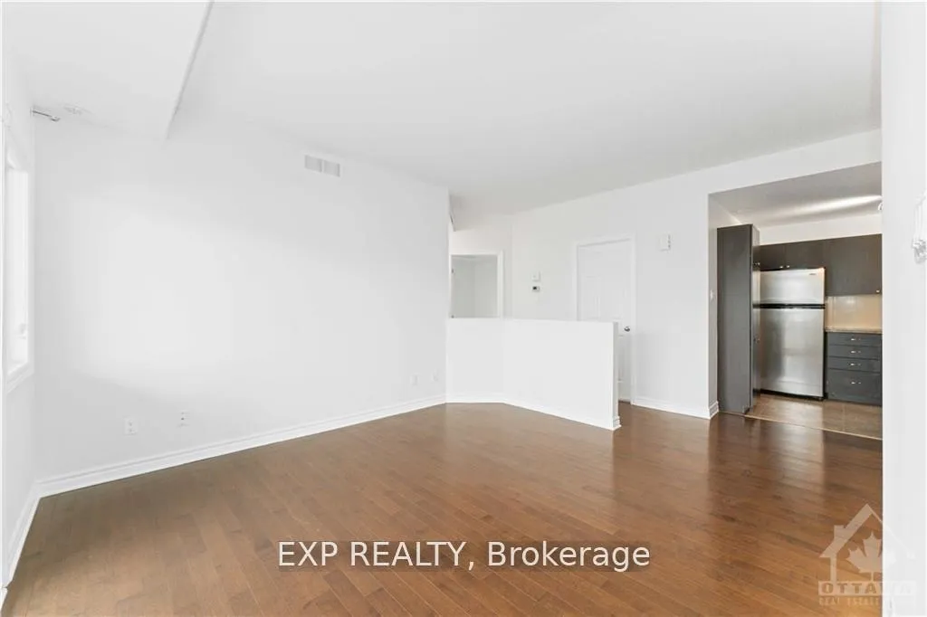 Photo 5 of Unit C, 920 White Alder Avenue, Ottawa, Blossom Park/Kemp Park/Findlay Creek — HOMEH