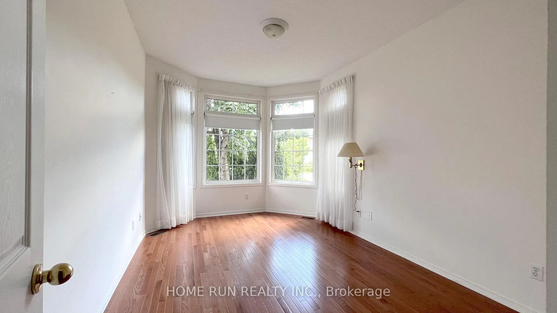 Photo 6 of 302 Wisteria Crescent, Ottawa, Hunt Club — HOMEH
