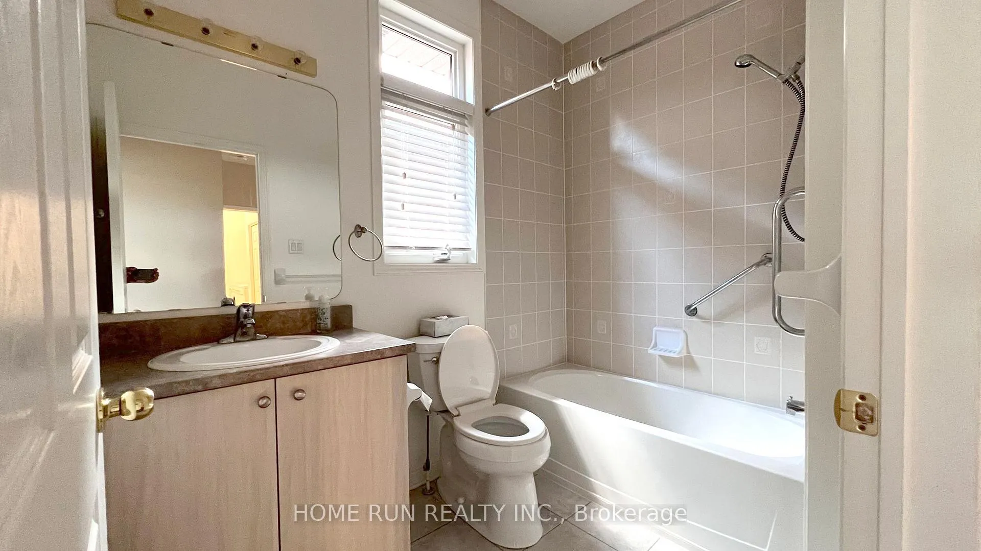 Photo 7 of 302 Wisteria Crescent, Ottawa, Hunt Club — HOMEH