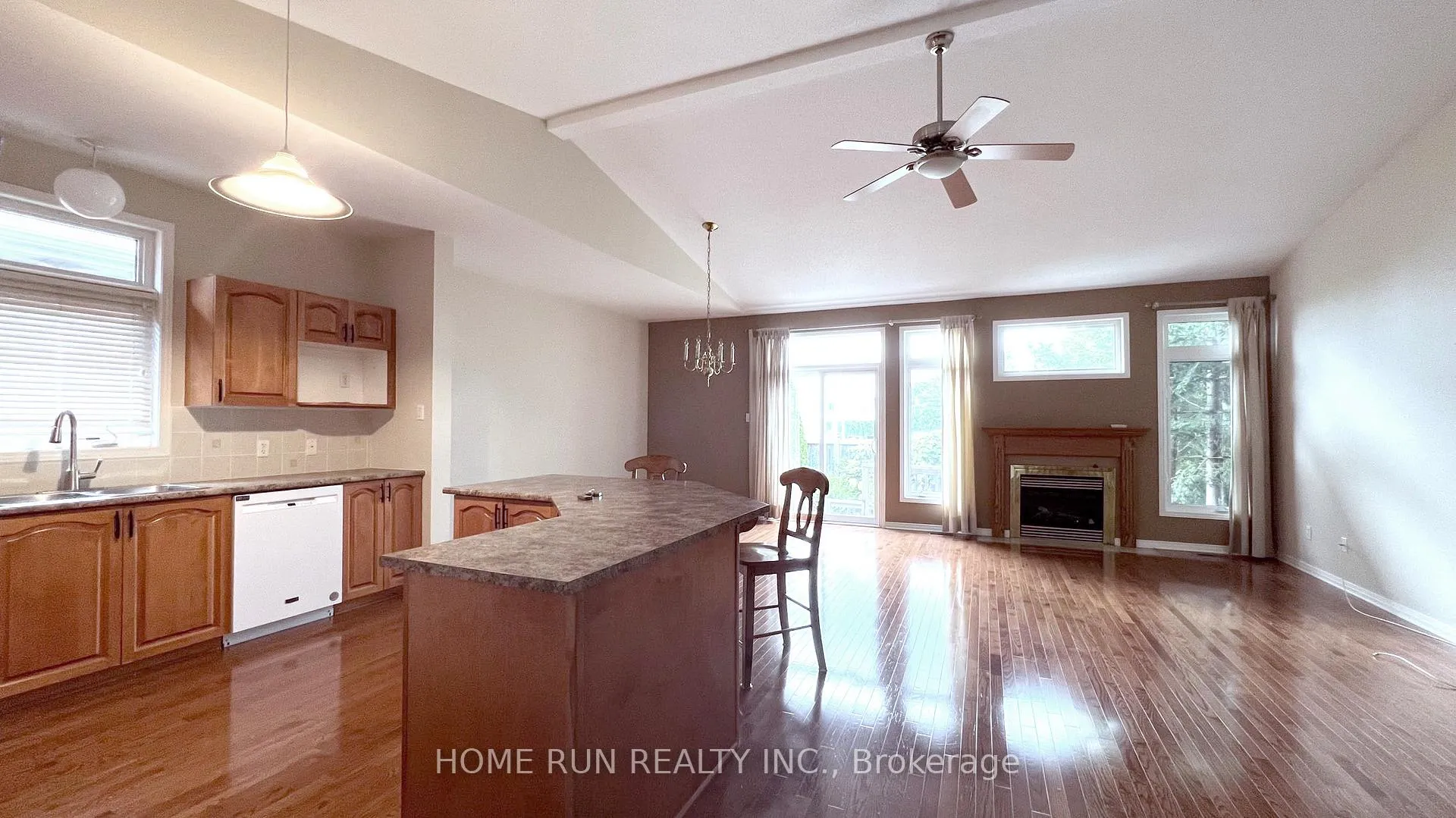 Photo 8 of 302 Wisteria Crescent, Ottawa, Hunt Club — HOMEH