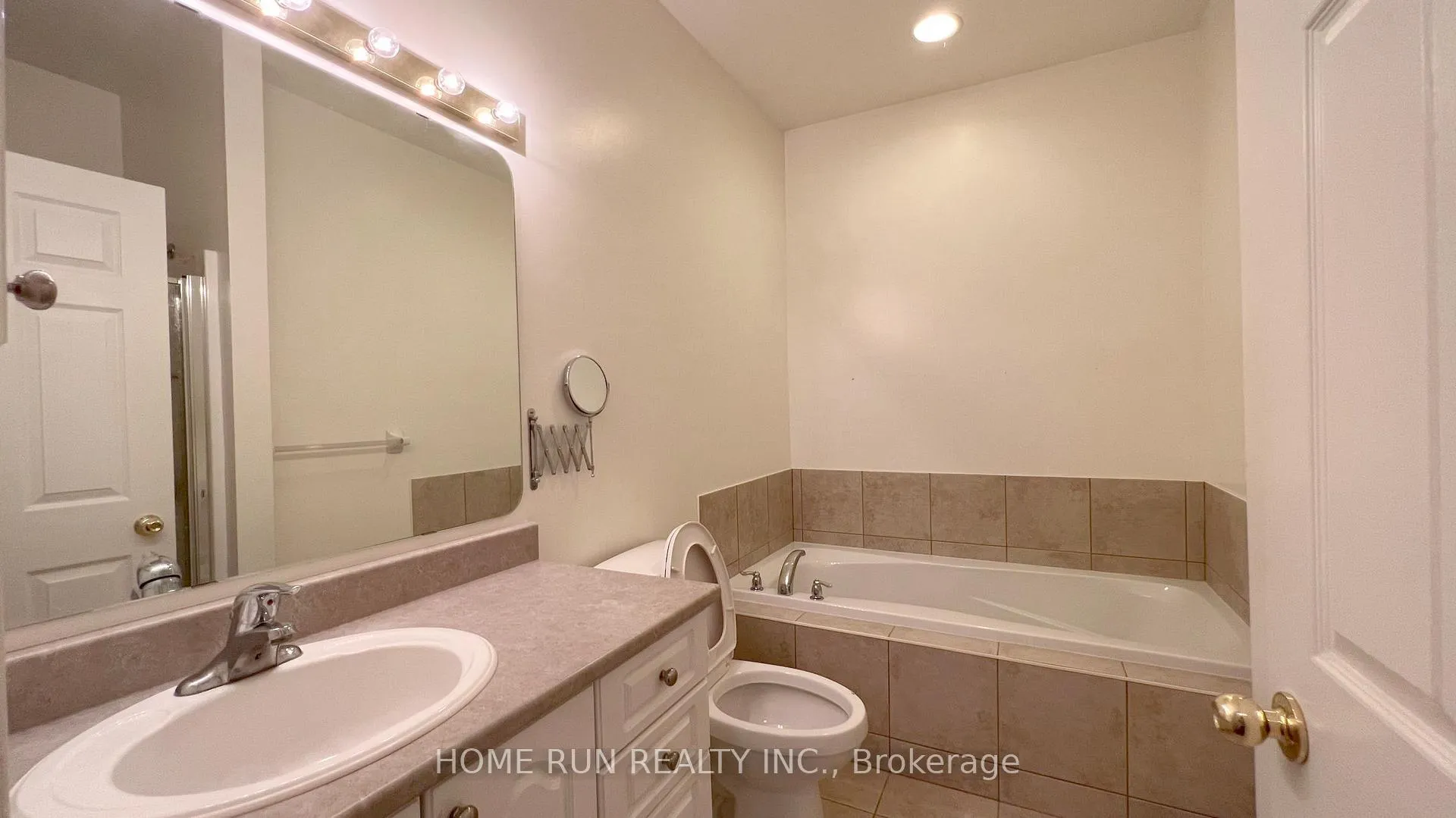 Photo 11 of 302 Wisteria Crescent, Ottawa, Hunt Club — HOMEH