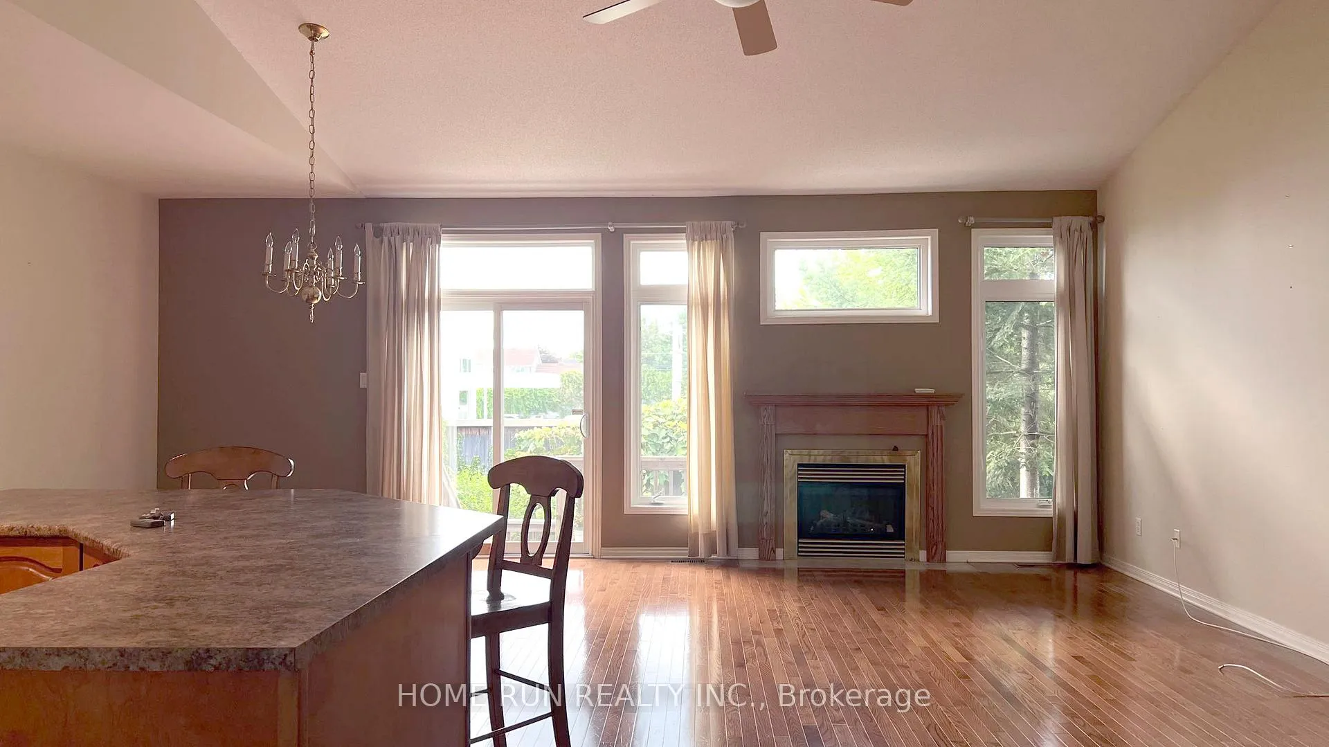 Photo 13 of 302 Wisteria Crescent, Ottawa, Hunt Club — HOMEH
