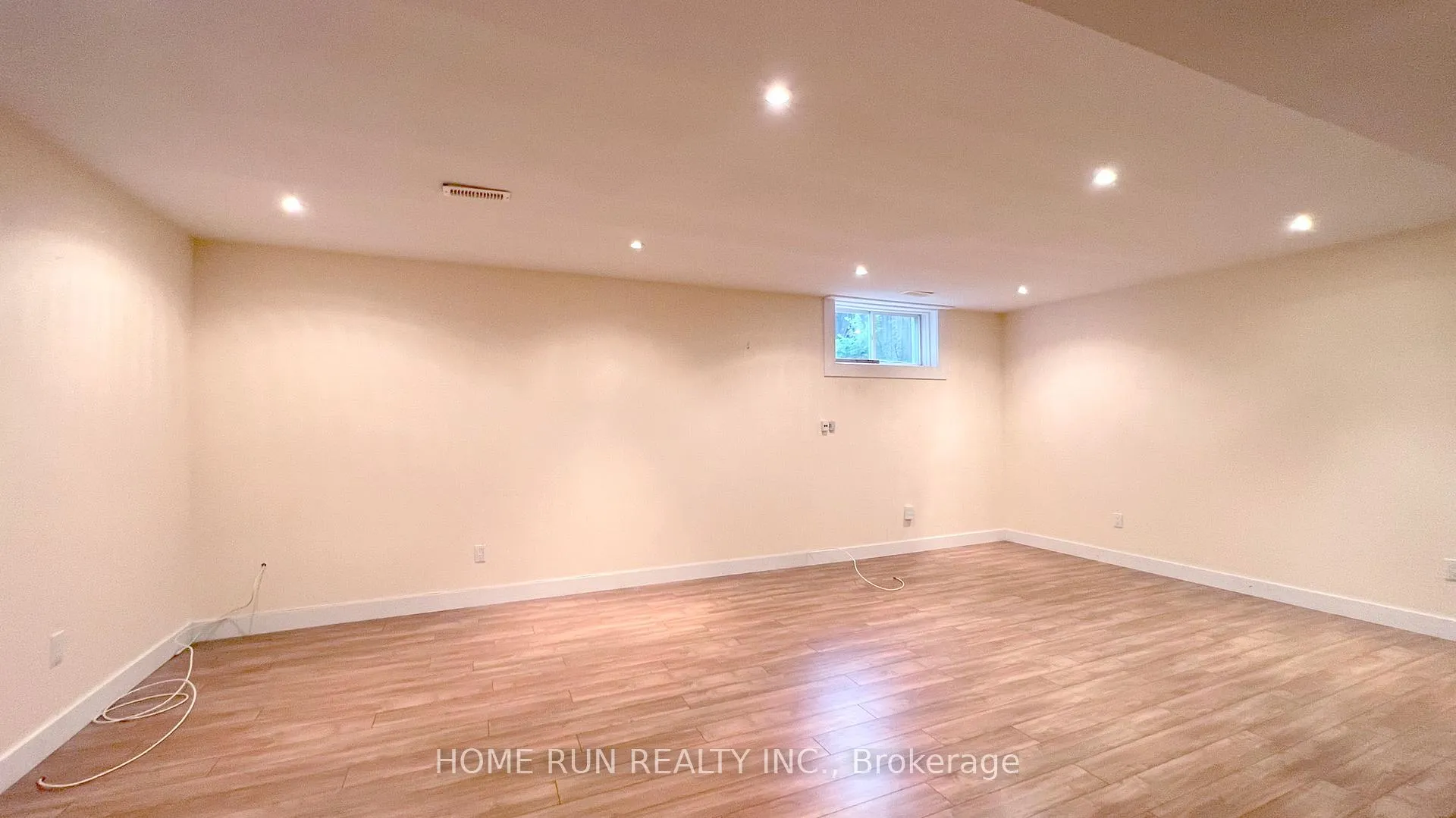Photo 14 of 302 Wisteria Crescent, Ottawa, Hunt Club — HOMEH