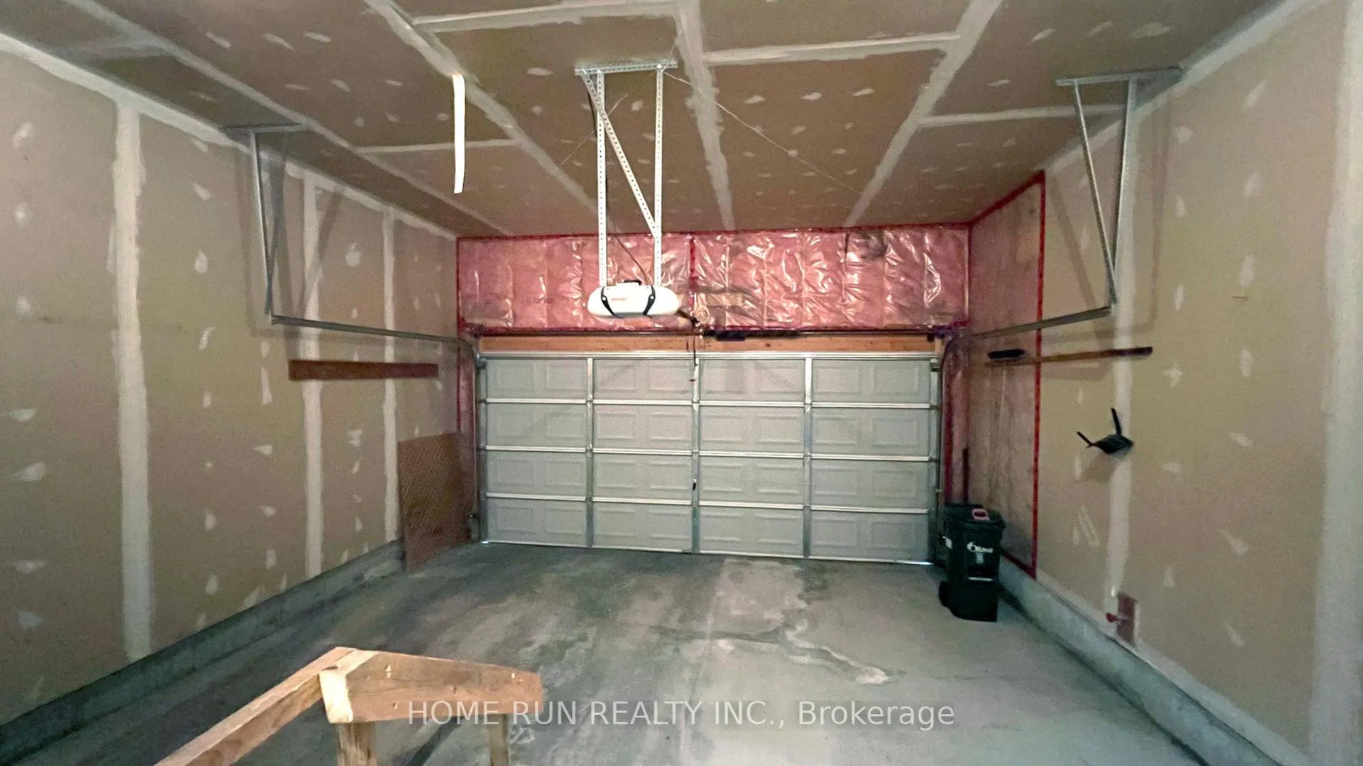 Photo 20 of 302 Wisteria Crescent, Ottawa, Hunt Club — HOMEH
