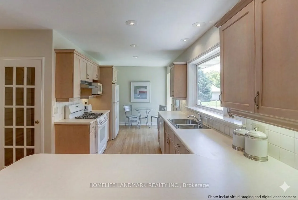 Photo 6 of 79 Anglesey Boulevard, Etobicoke, Edenbridge-Humber Valley — HOMEH