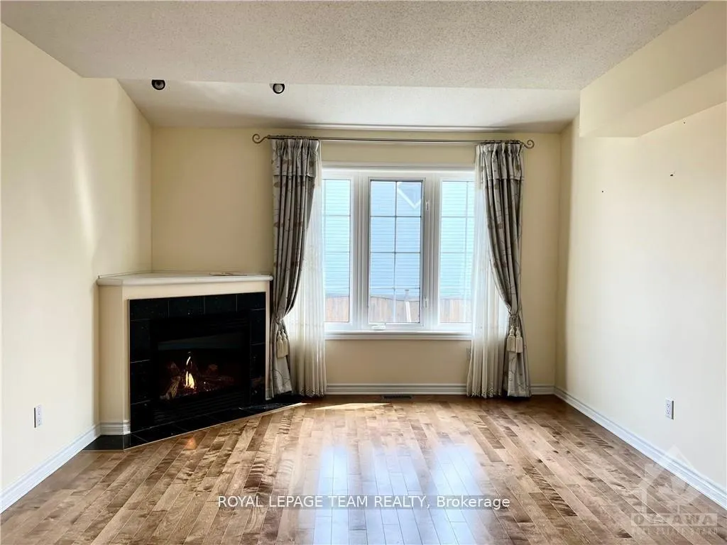 Photo 7 of 39 Bellrock Drive, Ottawa, Kanata - Beaverbrook — HOMEH