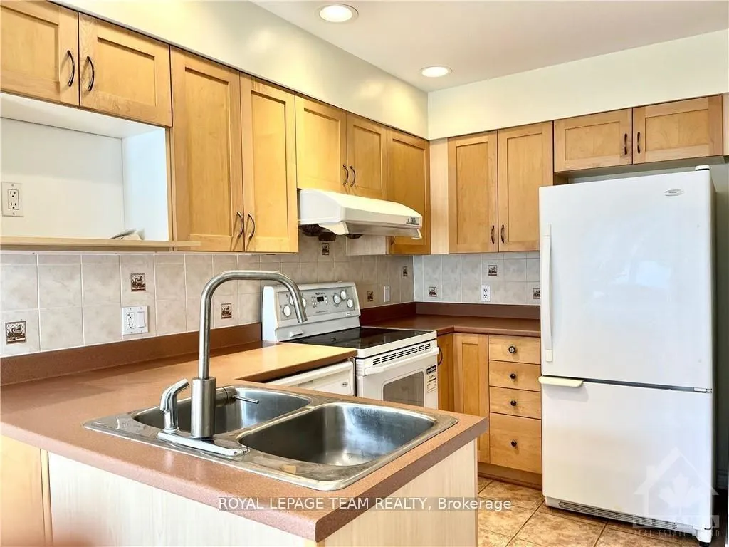 Photo 10 of 39 Bellrock Drive, Ottawa, Kanata - Beaverbrook — HOMEH