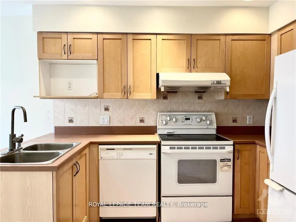 Photo 11 of 39 Bellrock Drive, Ottawa, Kanata - Beaverbrook — HOMEH