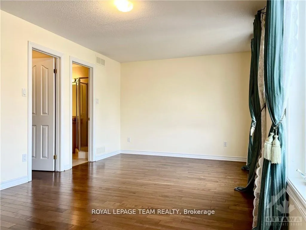 Photo 16 of 39 Bellrock Drive, Ottawa, Kanata - Beaverbrook — HOMEH