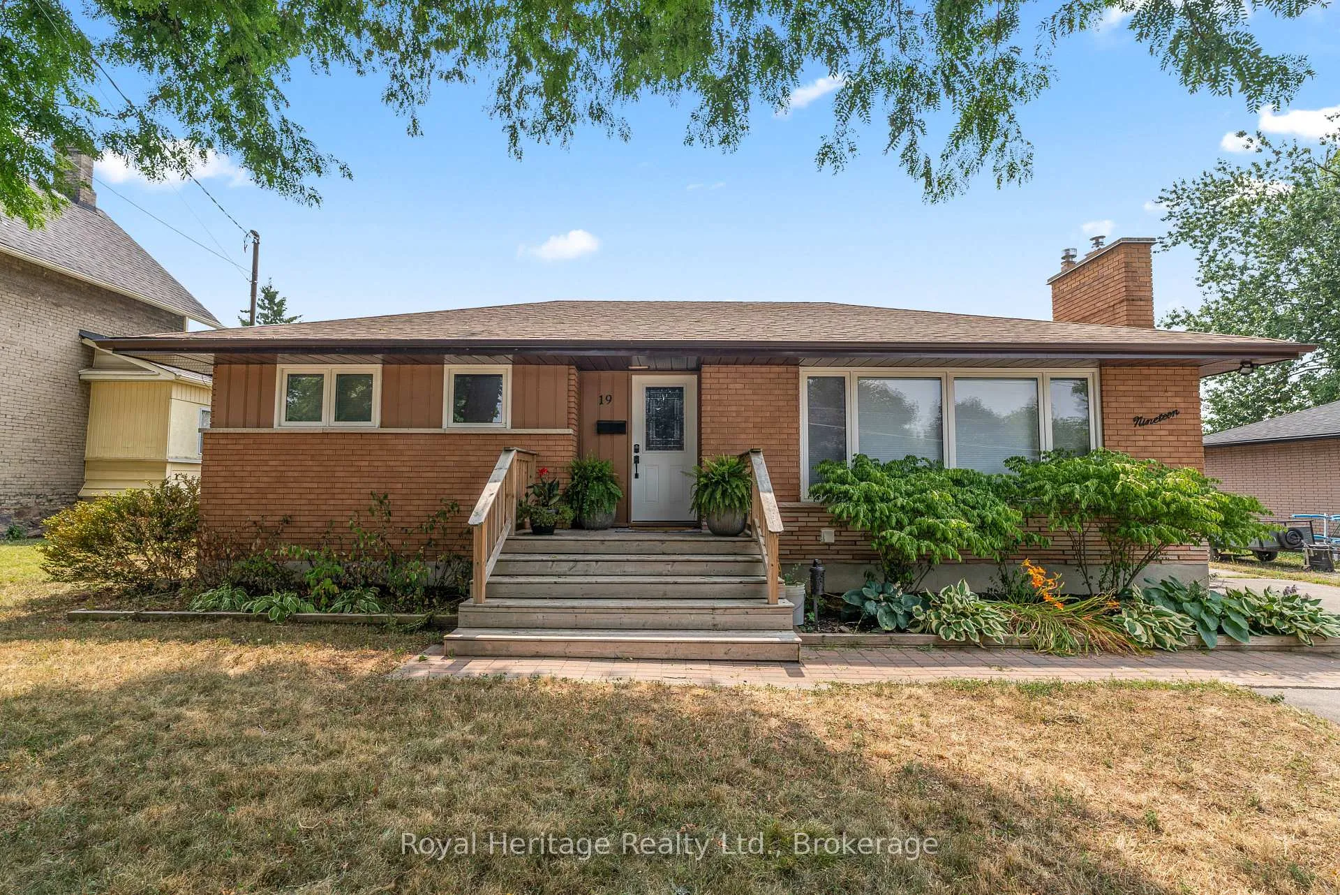 Front of Unit Lower, 19 Kawartha Drive