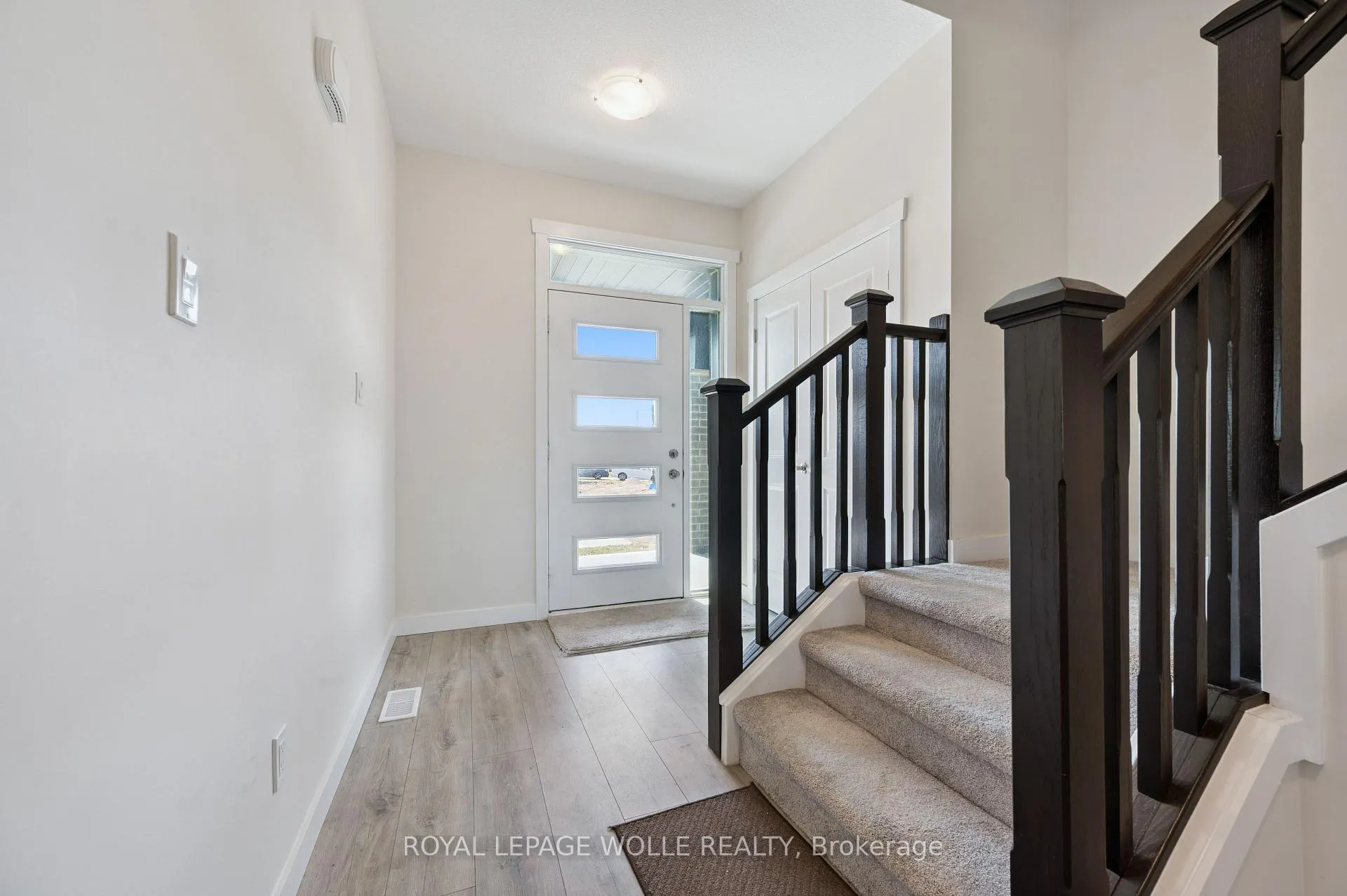 Photo 4 of 40 Moon Crescent, Cambridge — HOMEH