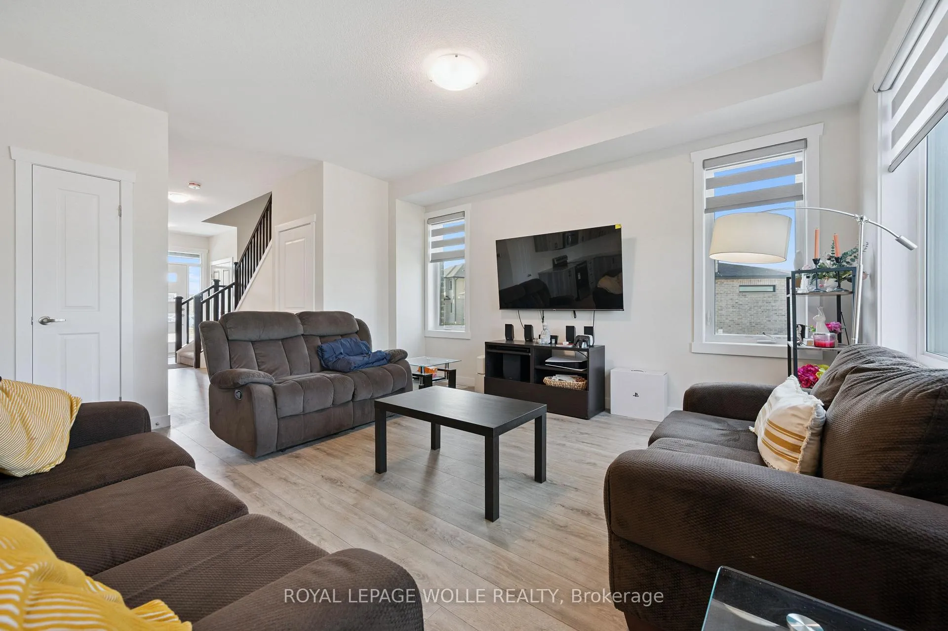 Photo 7 of 40 Moon Crescent, Cambridge — HOMEH