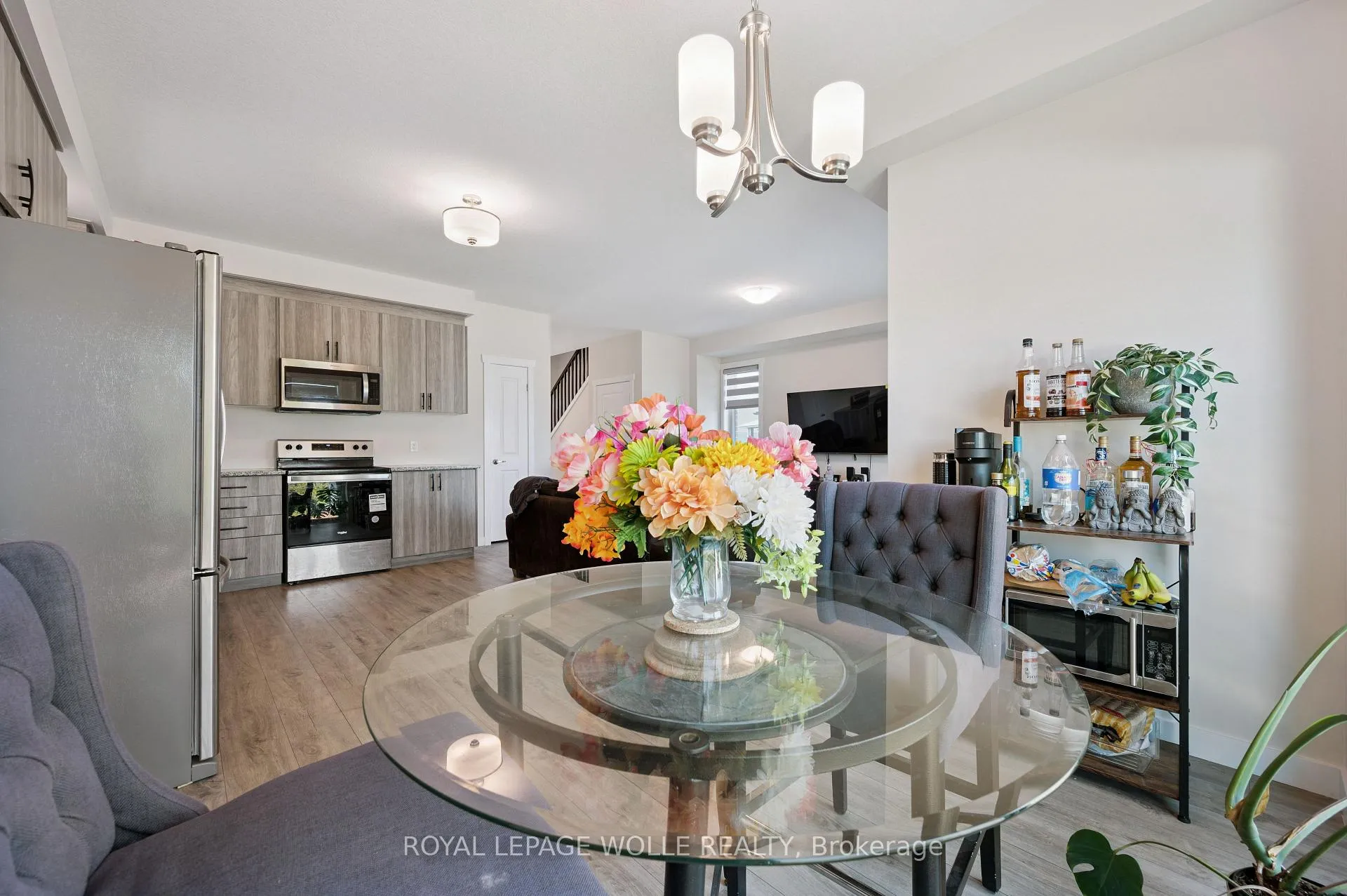 Photo 12 of 40 Moon Crescent, Cambridge — HOMEH