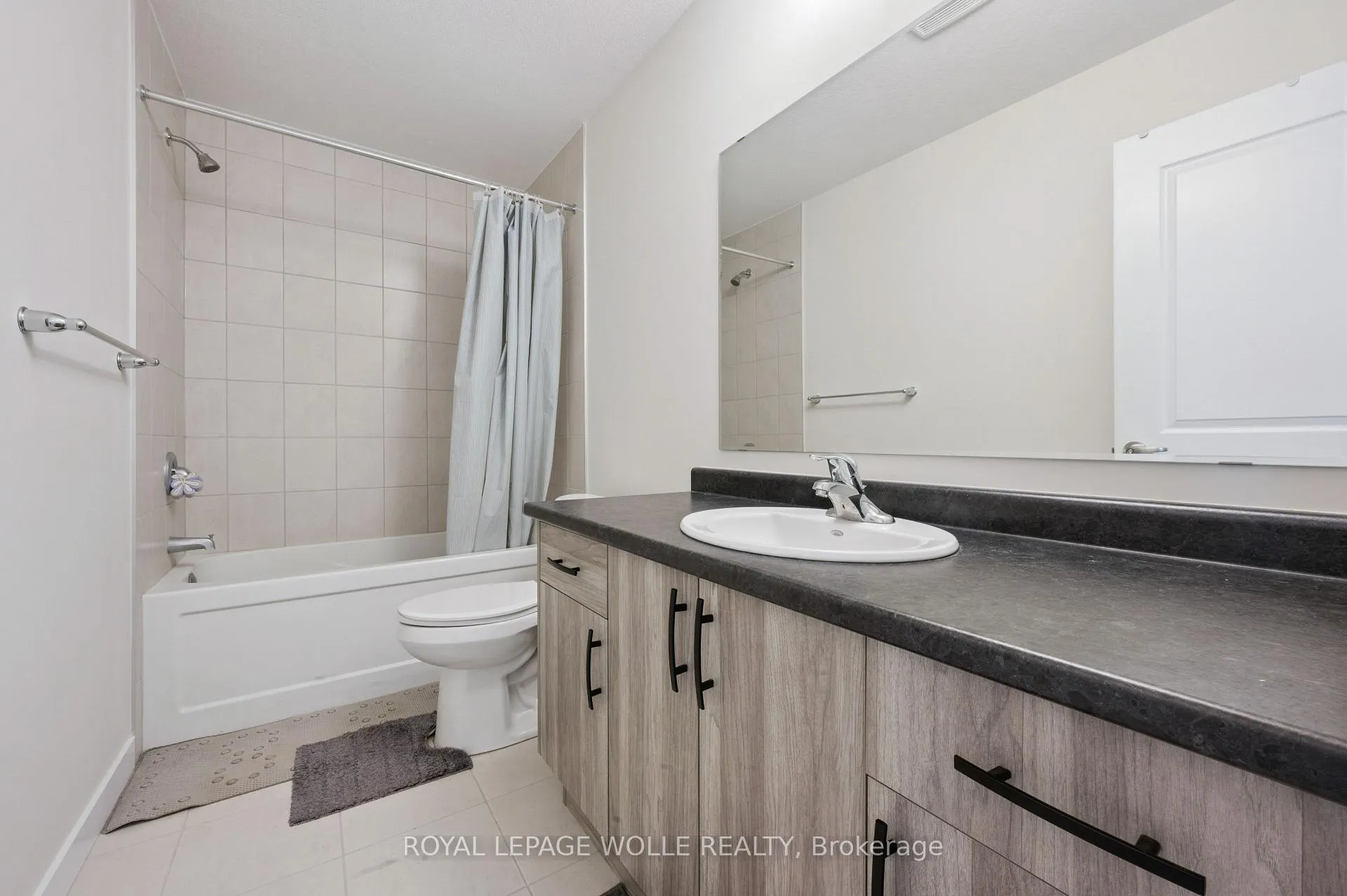 Photo 18 of 40 Moon Crescent, Cambridge — HOMEH