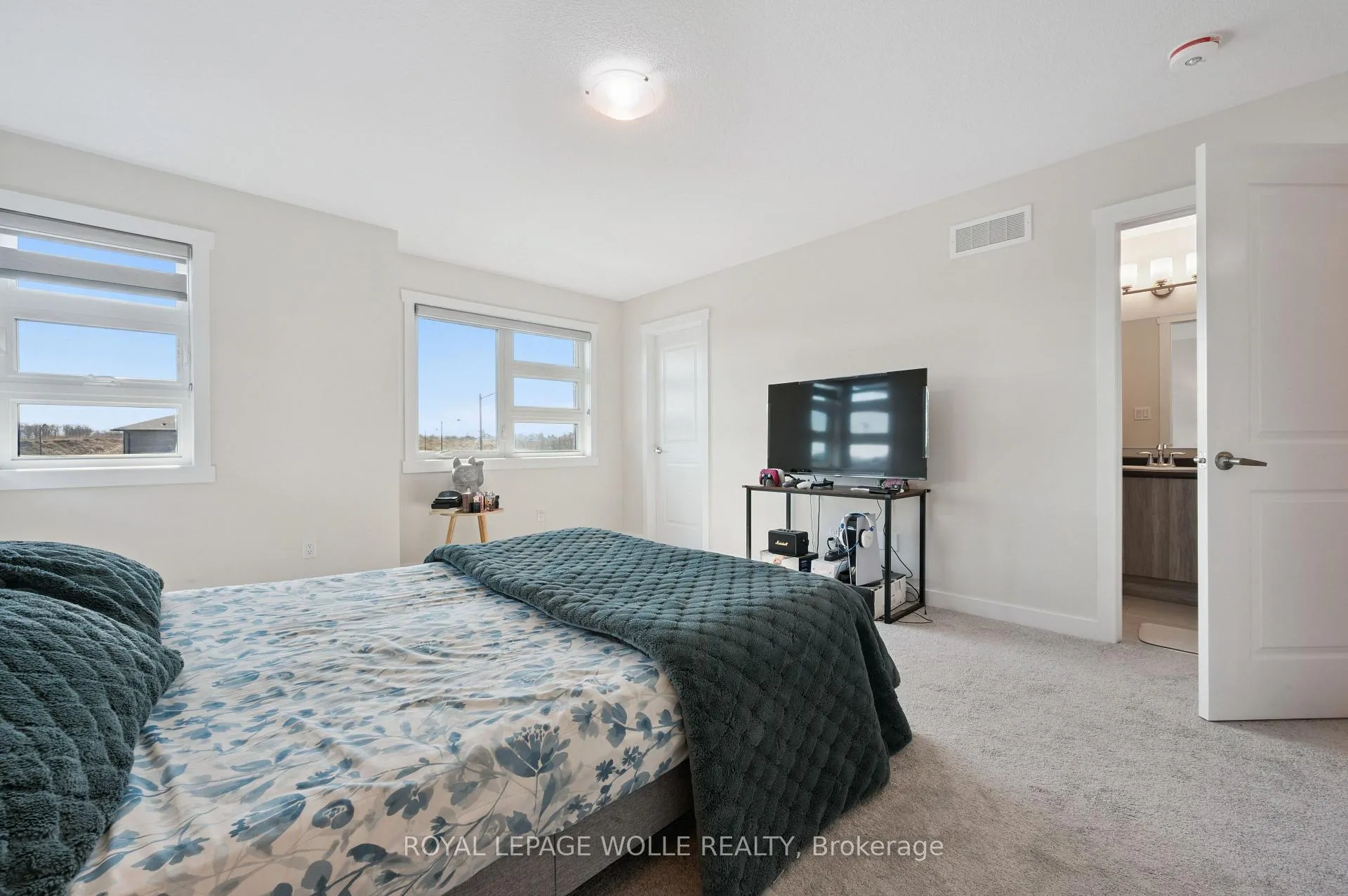Photo 20 of 40 Moon Crescent, Cambridge — HOMEH