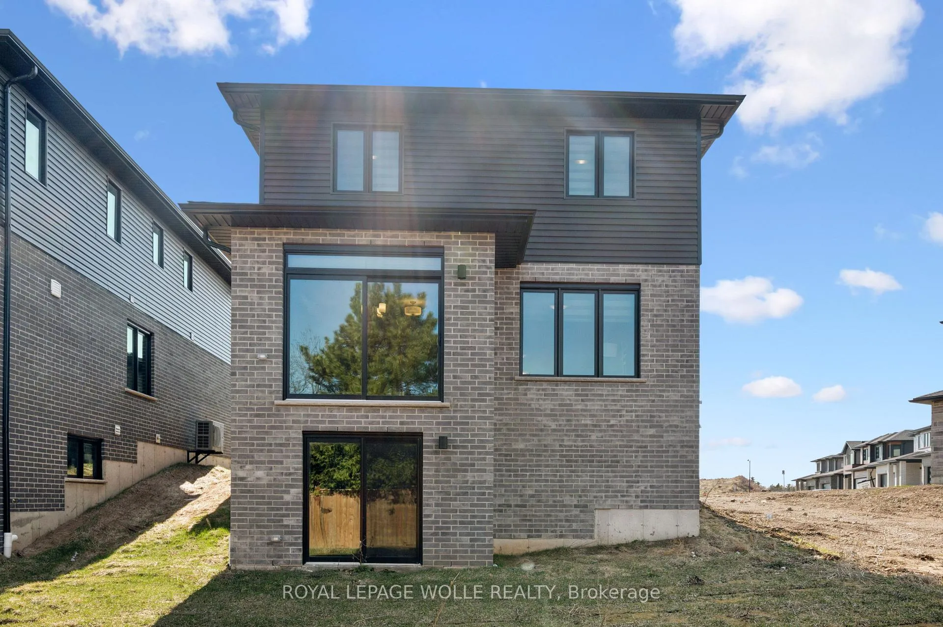 Photo 29 of 40 Moon Crescent, Cambridge — HOMEH