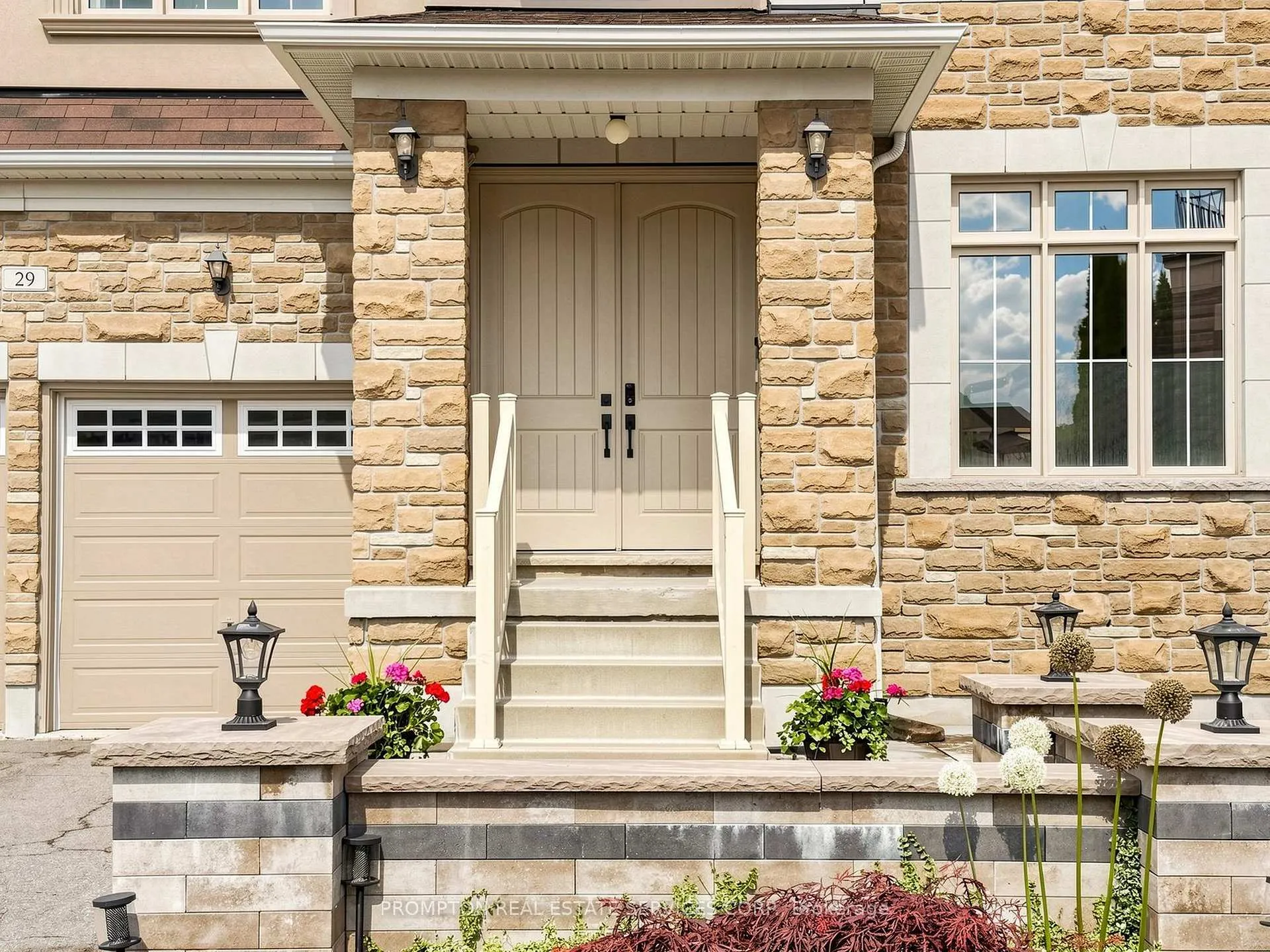 Photo 4 of 29 Beebe Crescent, Markham, Wismer — HOMEH