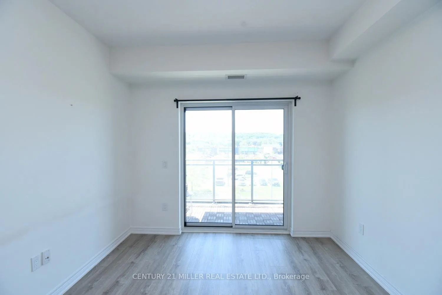 Photo 8 of Unit 413, 121 Highway 8, Hamilton, Stoney Creek — HOMEH