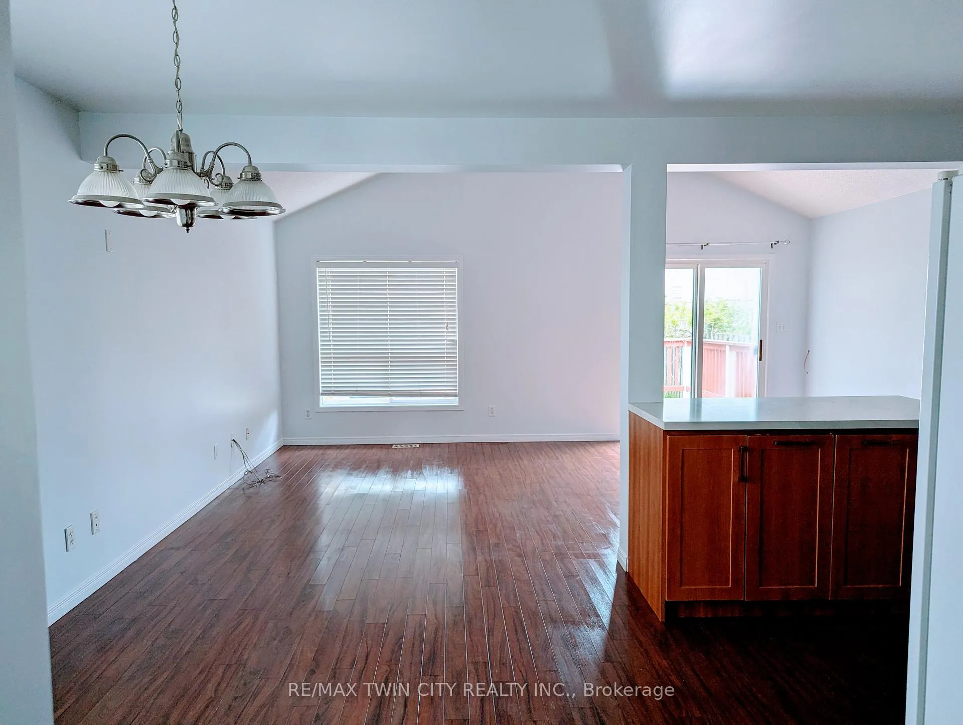 Photo 3 of 520 Chablis Drive, Waterloo — HOMEH
