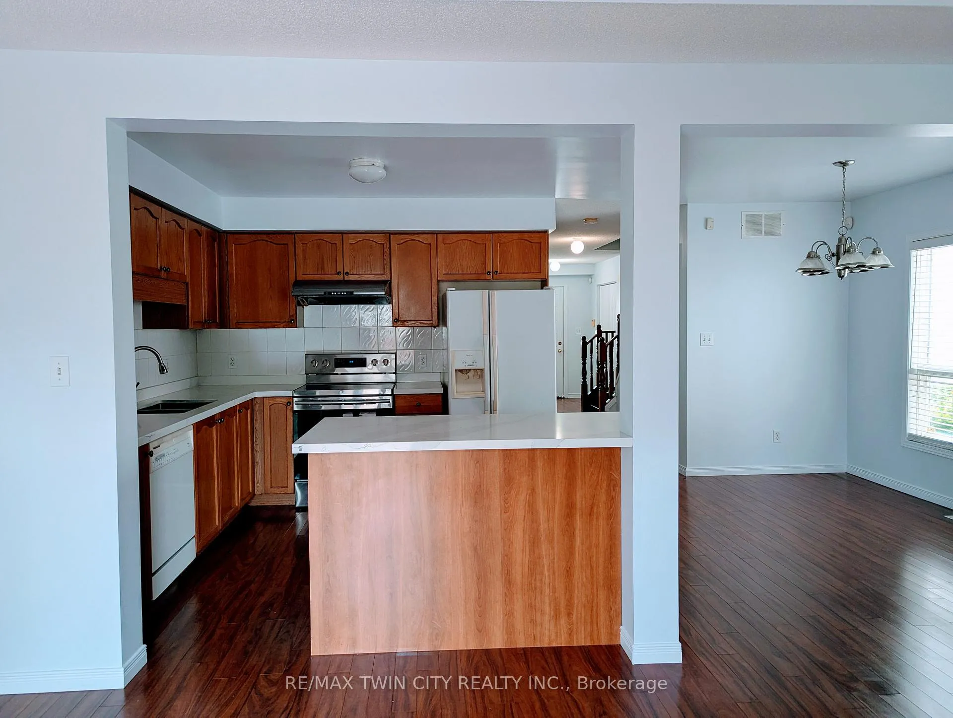 Photo 4 of 520 Chablis Drive, Waterloo — HOMEH