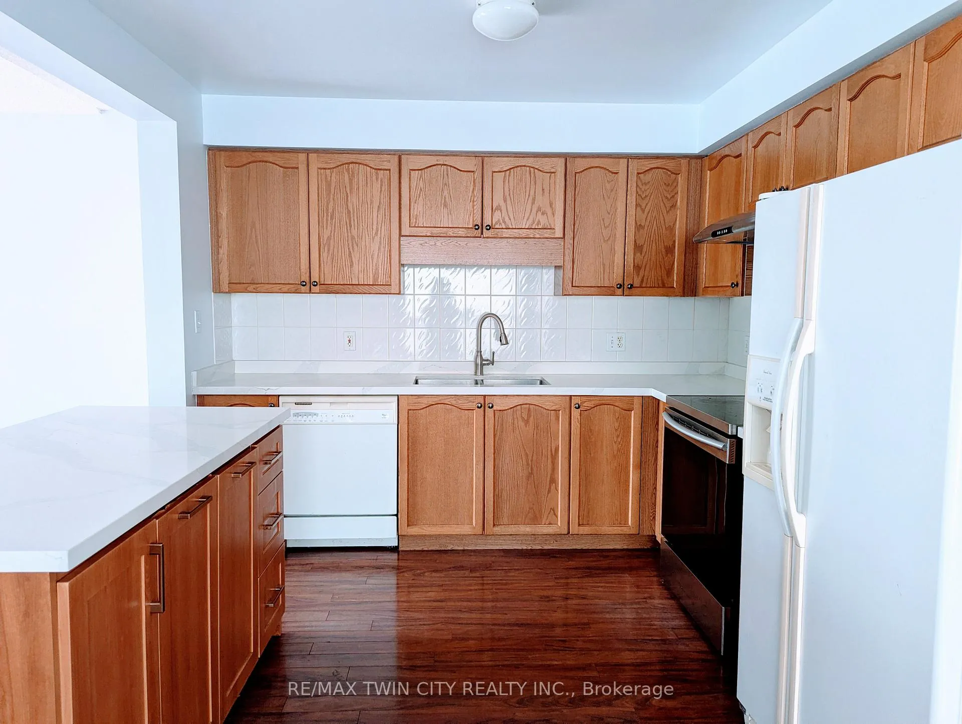 Photo 5 of 520 Chablis Drive, Waterloo — HOMEH