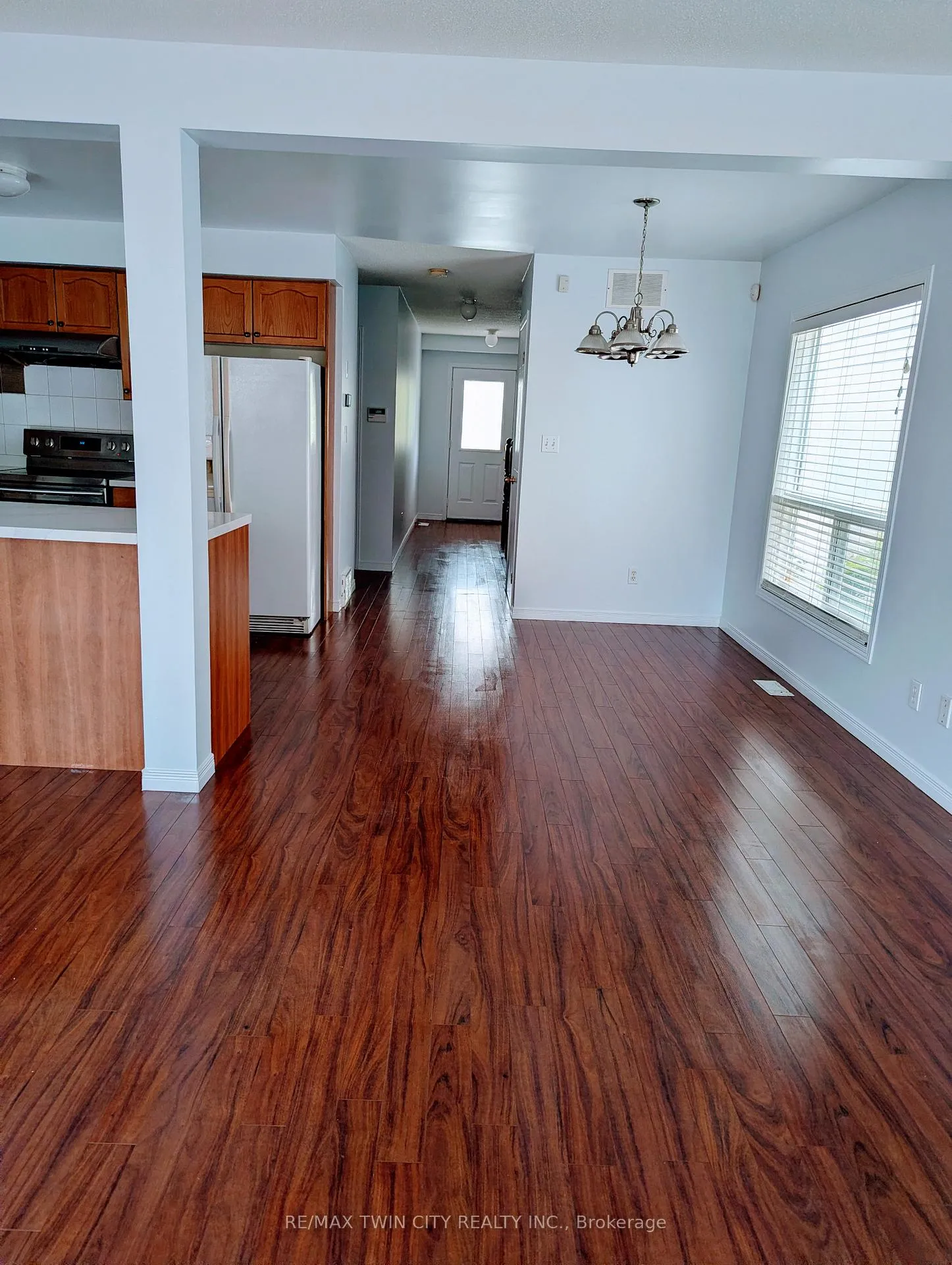 Photo 8 of 520 Chablis Drive, Waterloo — HOMEH