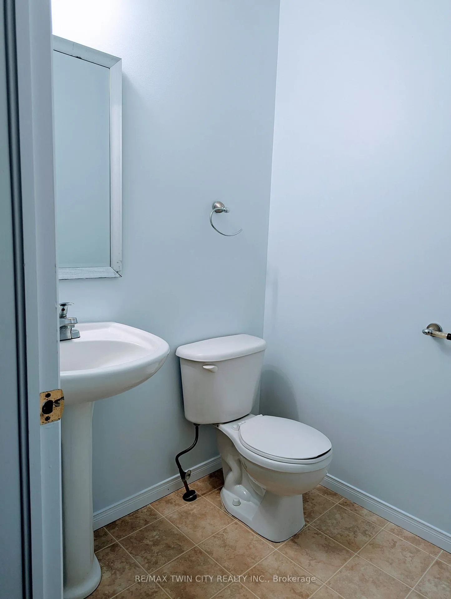 Photo 9 of 520 Chablis Drive, Waterloo — HOMEH