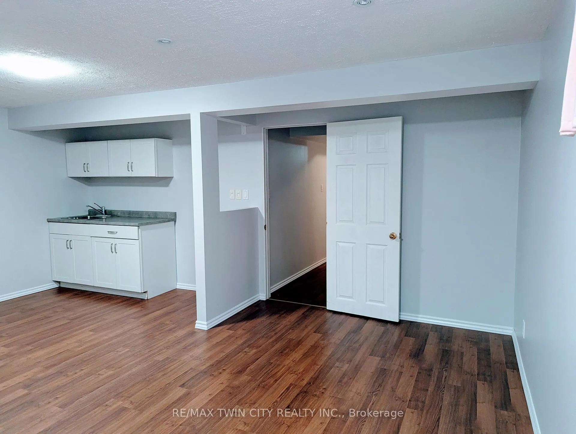 Photo 13 of 520 Chablis Drive, Waterloo — HOMEH