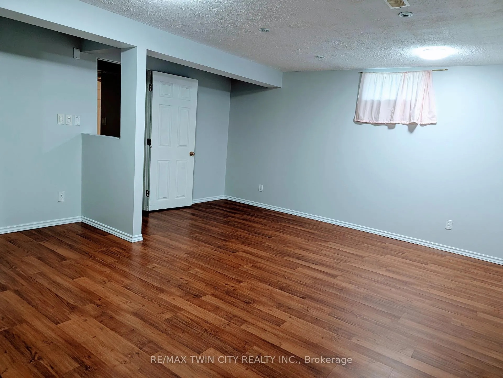 Photo 15 of 520 Chablis Drive, Waterloo — HOMEH