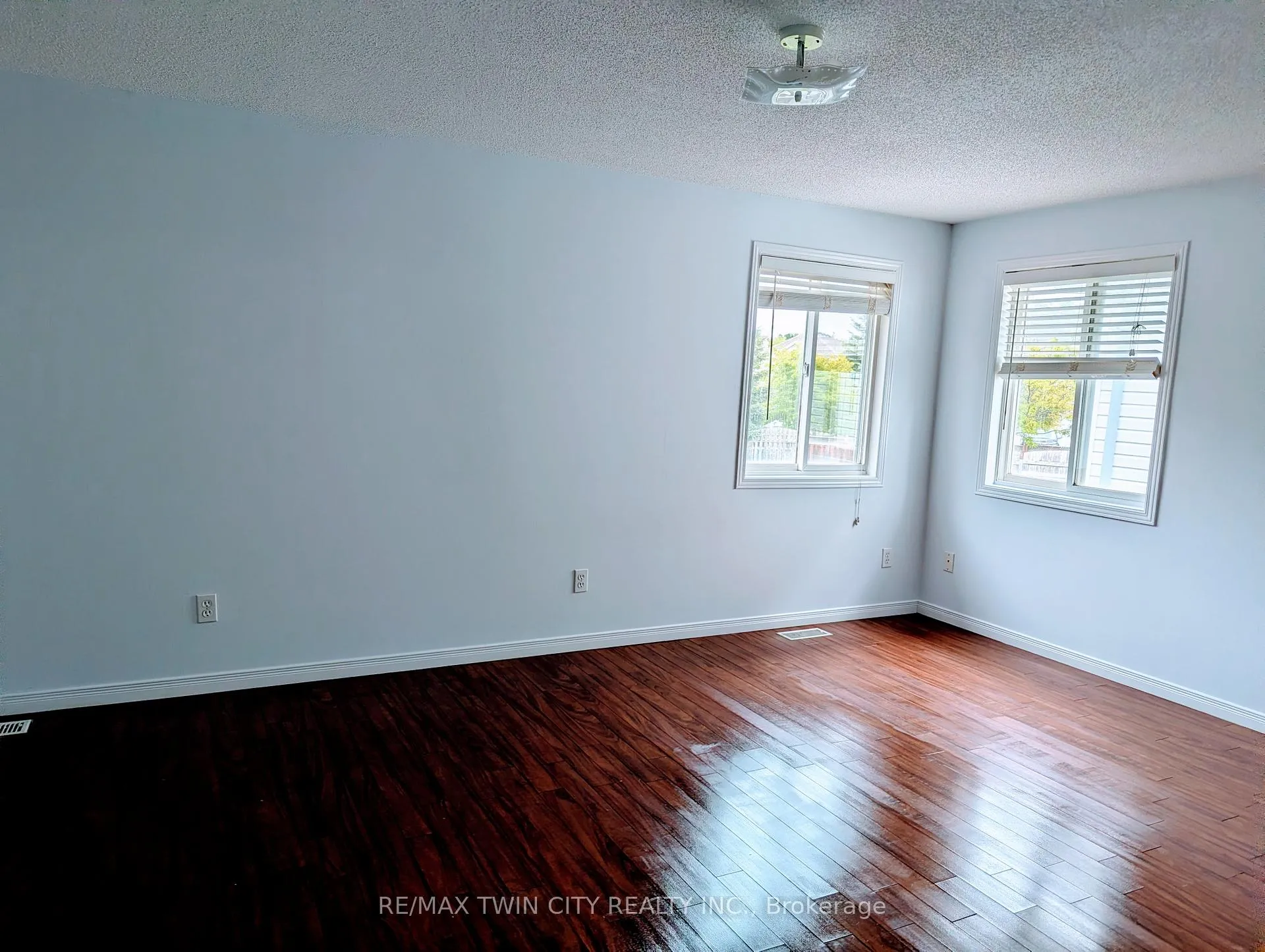 Photo 17 of 520 Chablis Drive, Waterloo — HOMEH